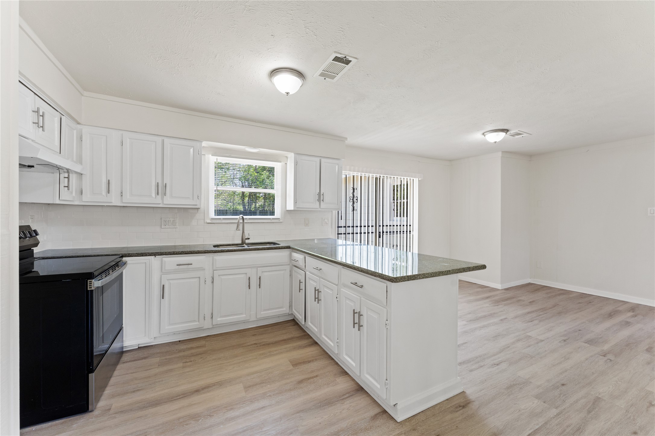 7725 St Lo Road Property Photo 11