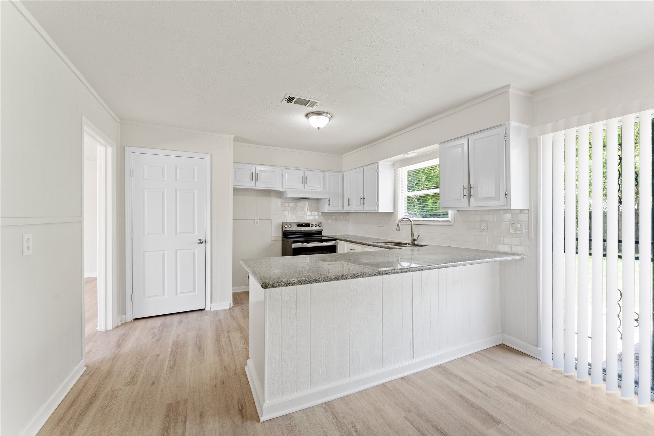 7725 St Lo Road Property Photo 12