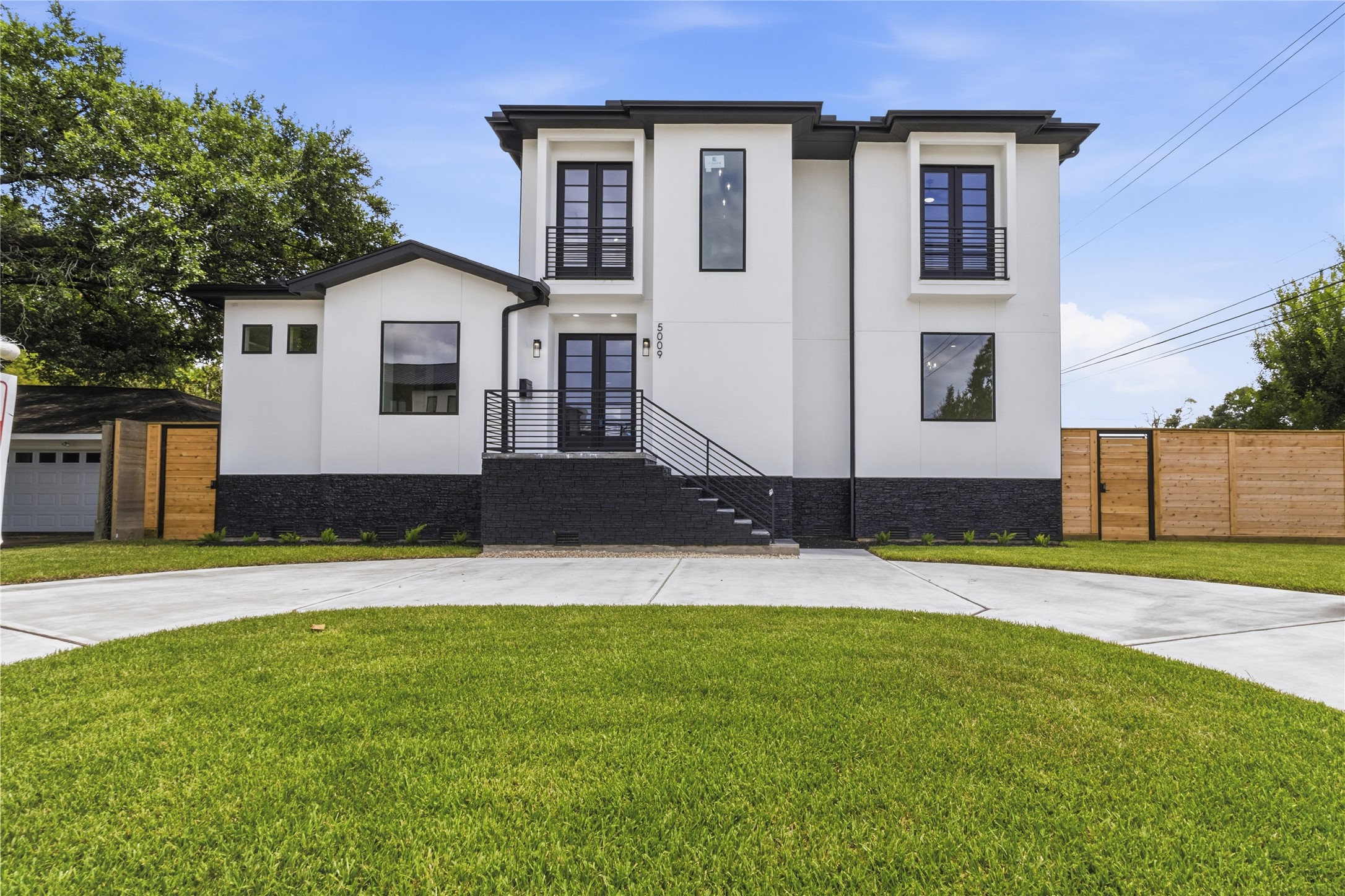 5009 Holt Street Property Photo