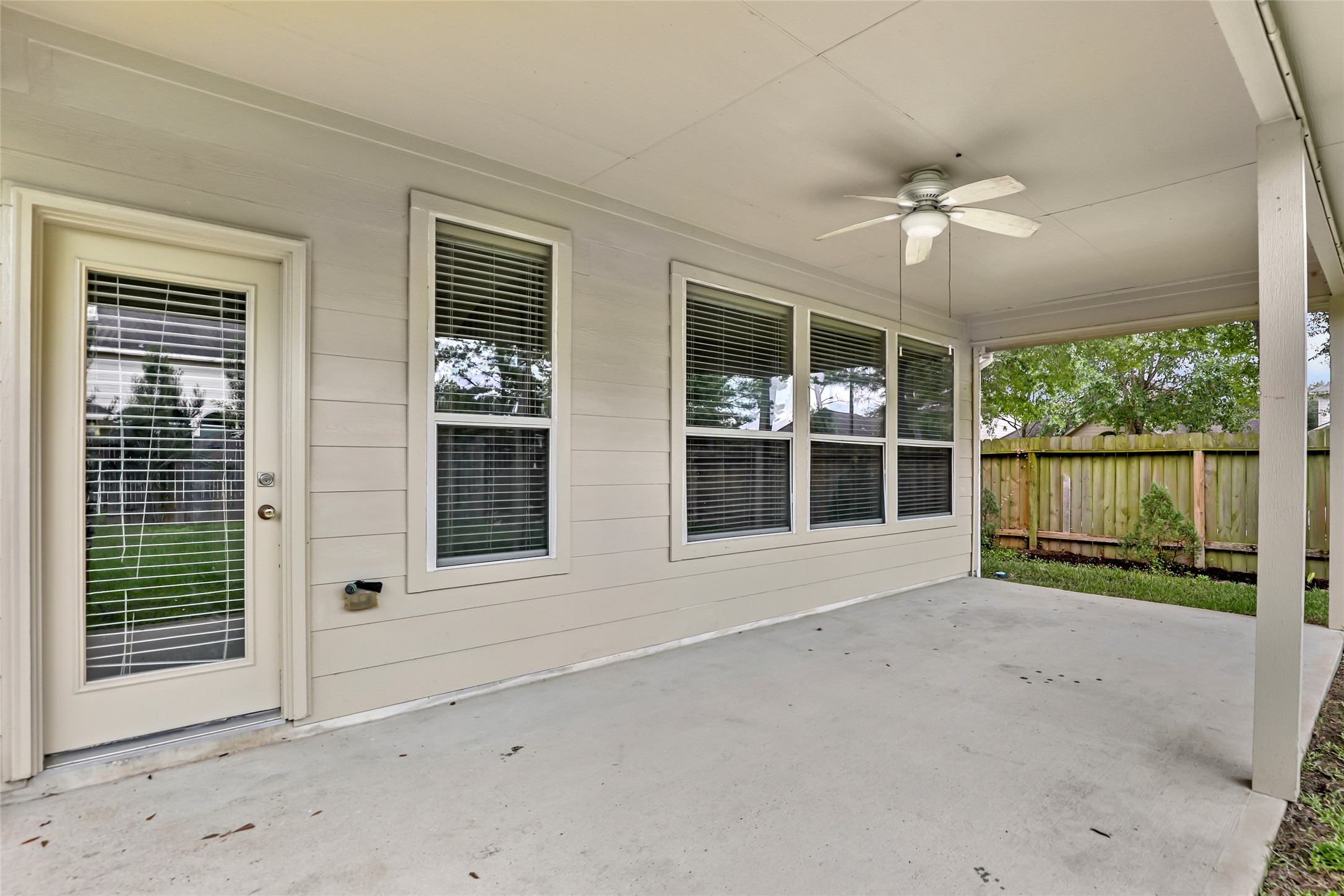 26032 Royal Emerald Lane Property Photo 7