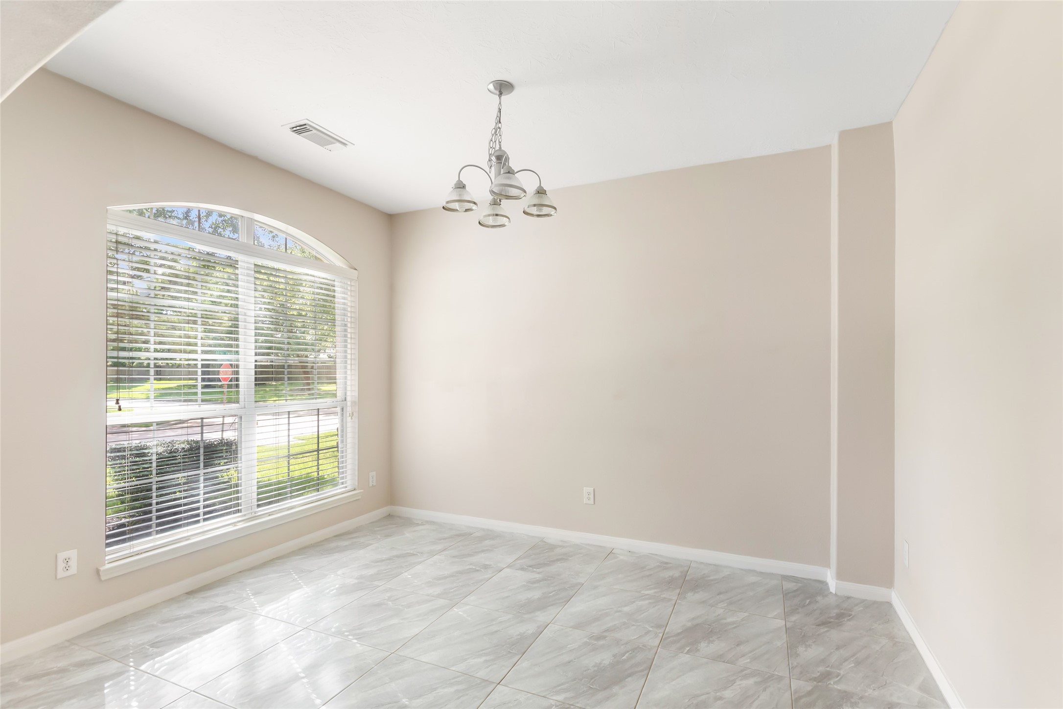 26032 Royal Emerald Lane Property Photo 11