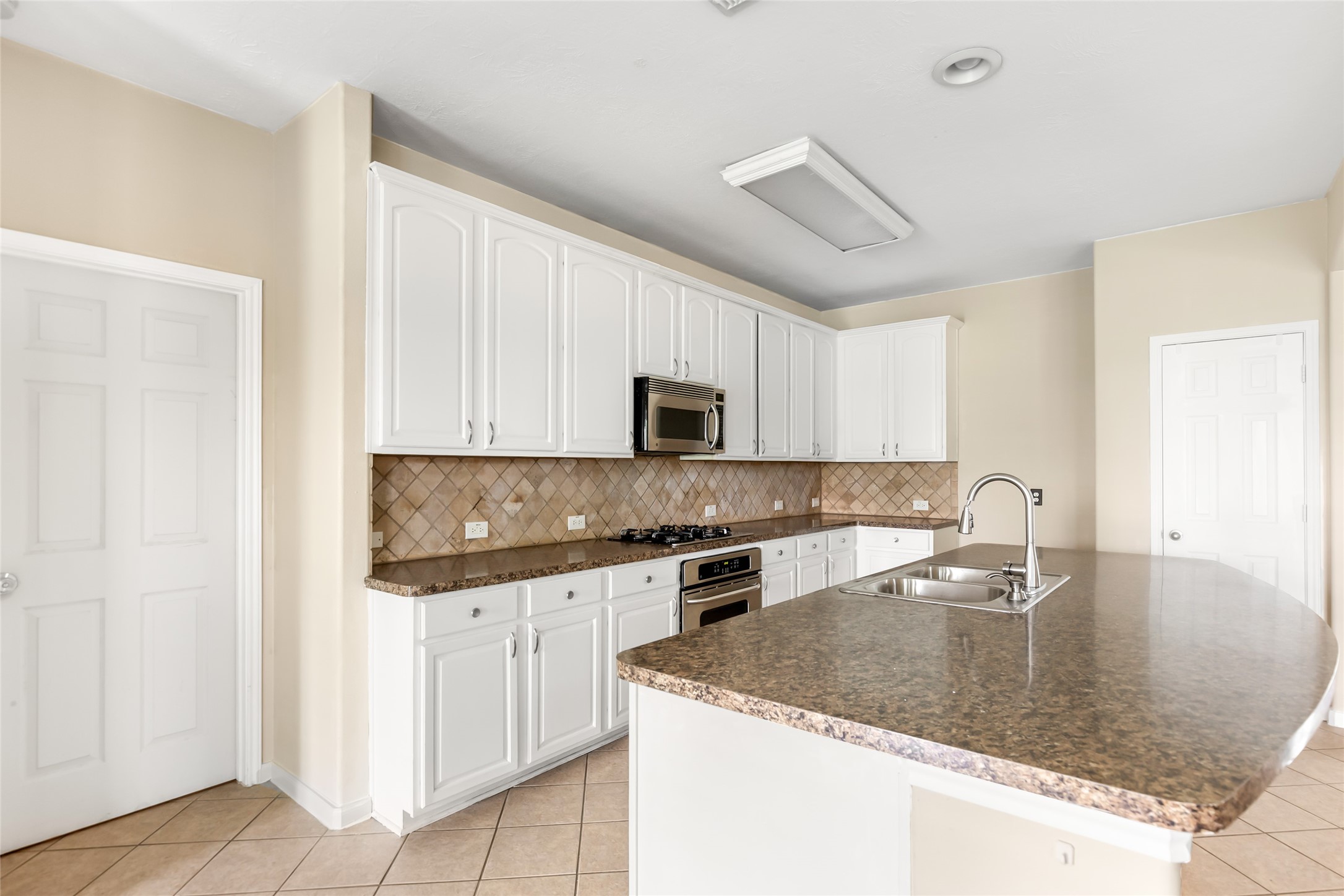 26032 Royal Emerald Lane Property Photo 18