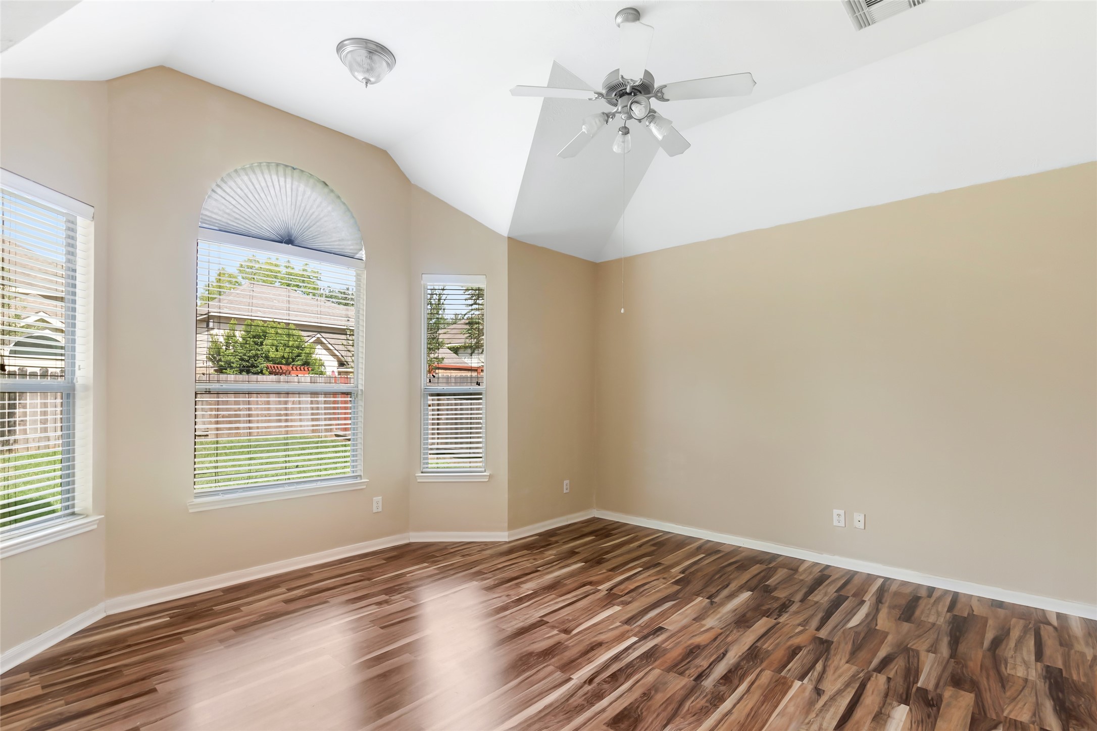 26032 Royal Emerald Lane Property Photo 28