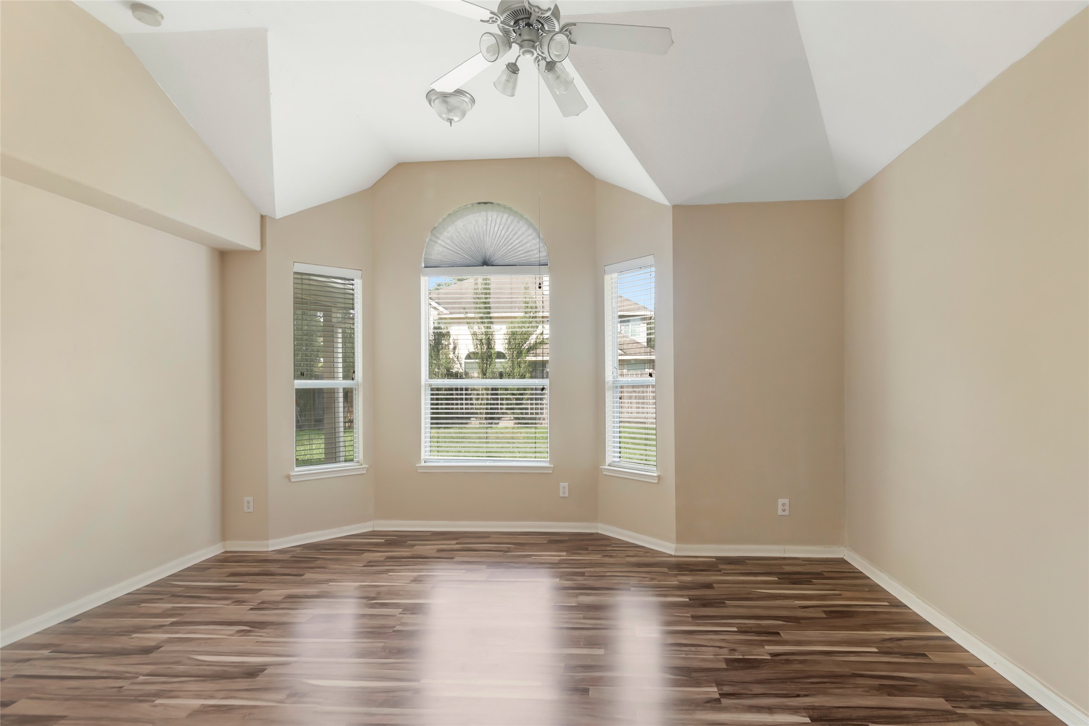 26032 Royal Emerald Lane Property Photo 30