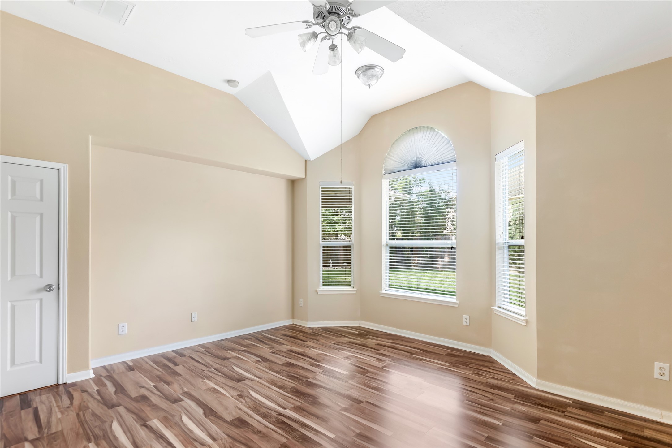 26032 Royal Emerald Lane Property Photo 31