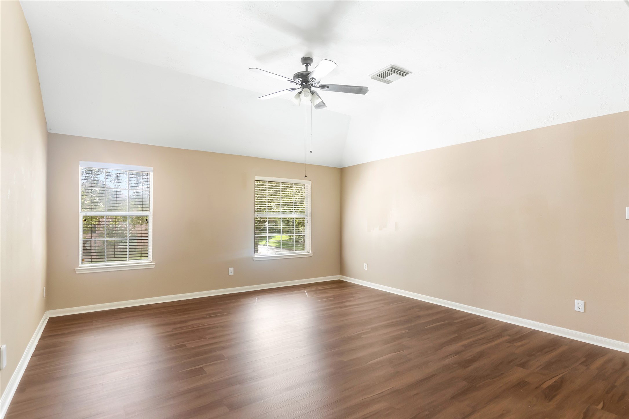 26032 Royal Emerald Lane Property Photo 38