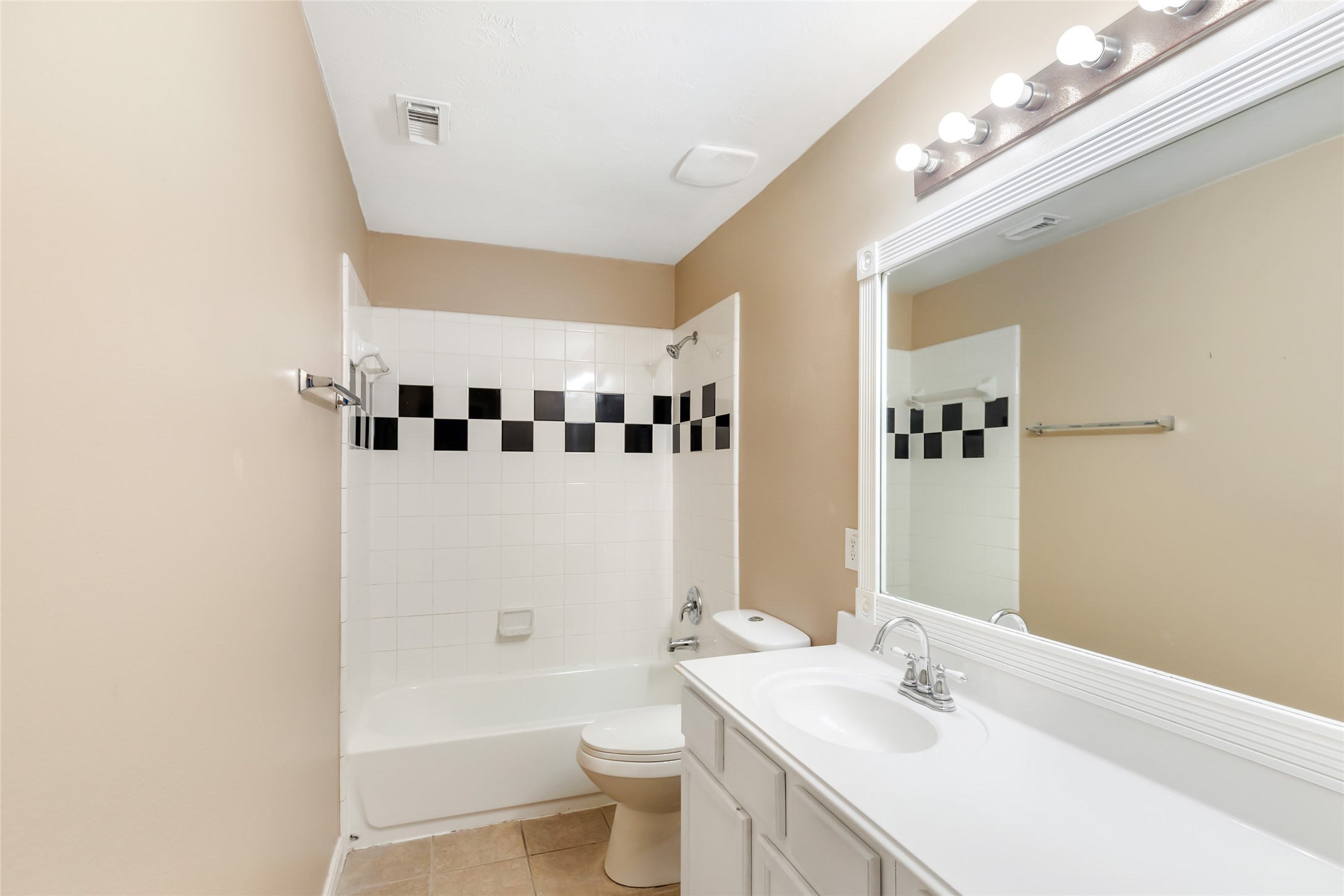 26032 Royal Emerald Lane Property Photo 41