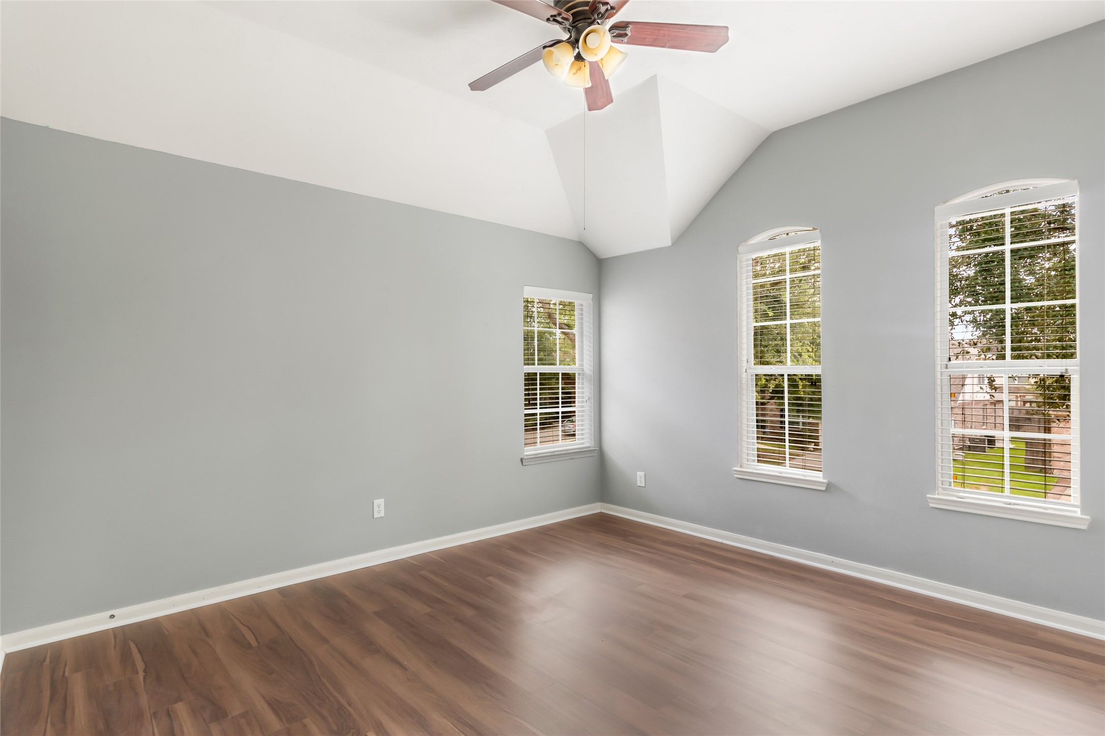 26032 Royal Emerald Lane Property Photo 43