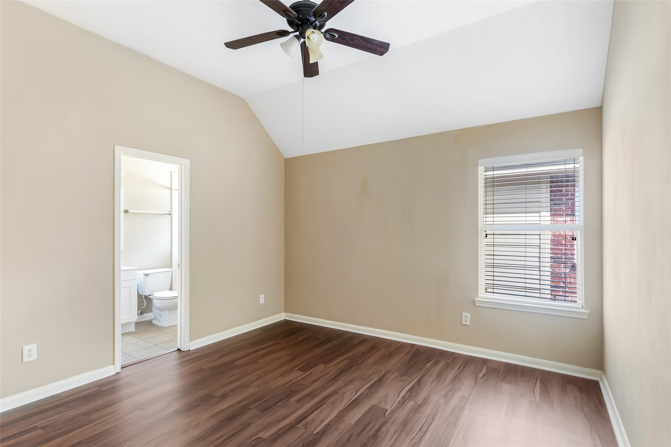 26032 Royal Emerald Lane Property Photo 44