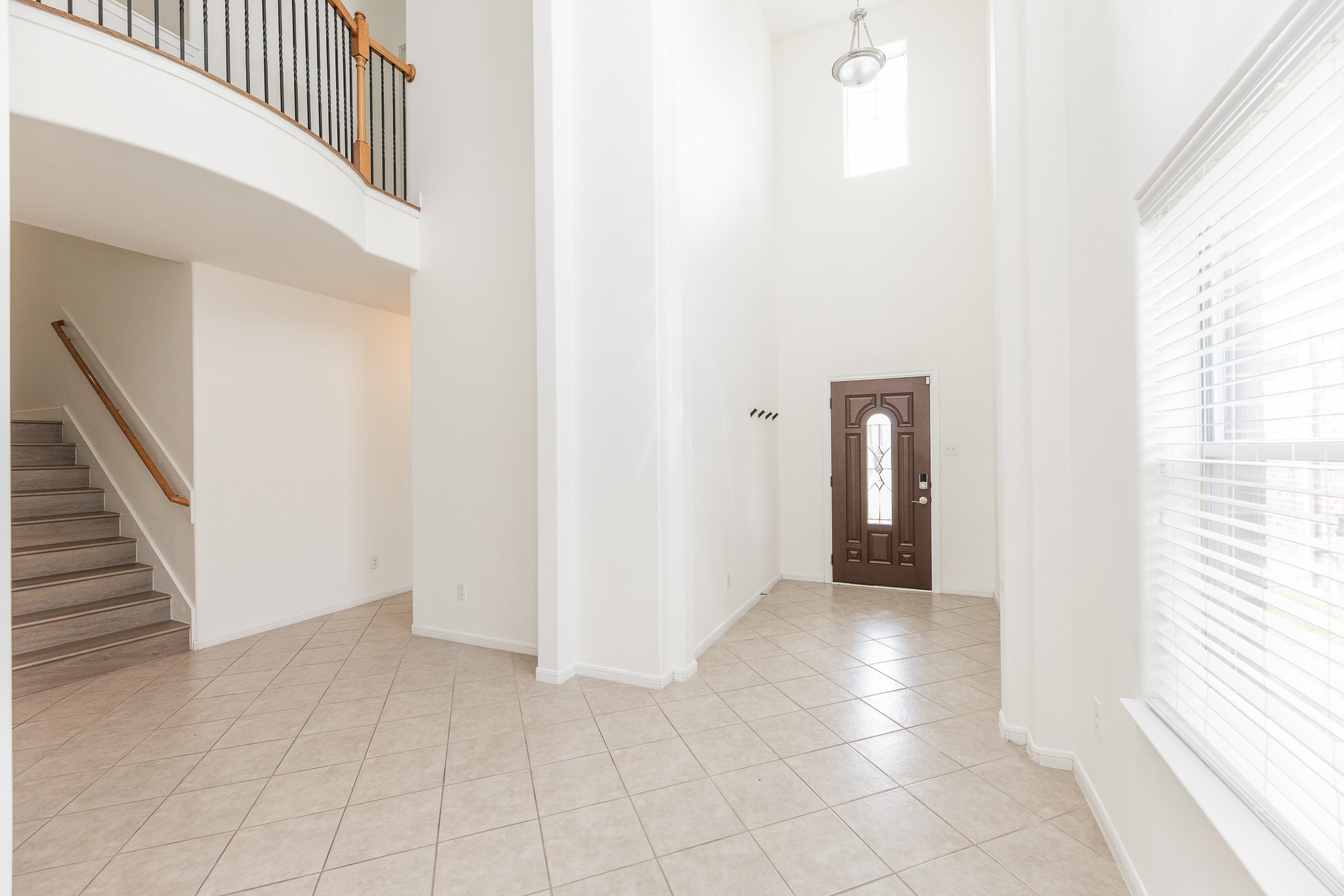 25951 Ravenside Drive Property Photo 5