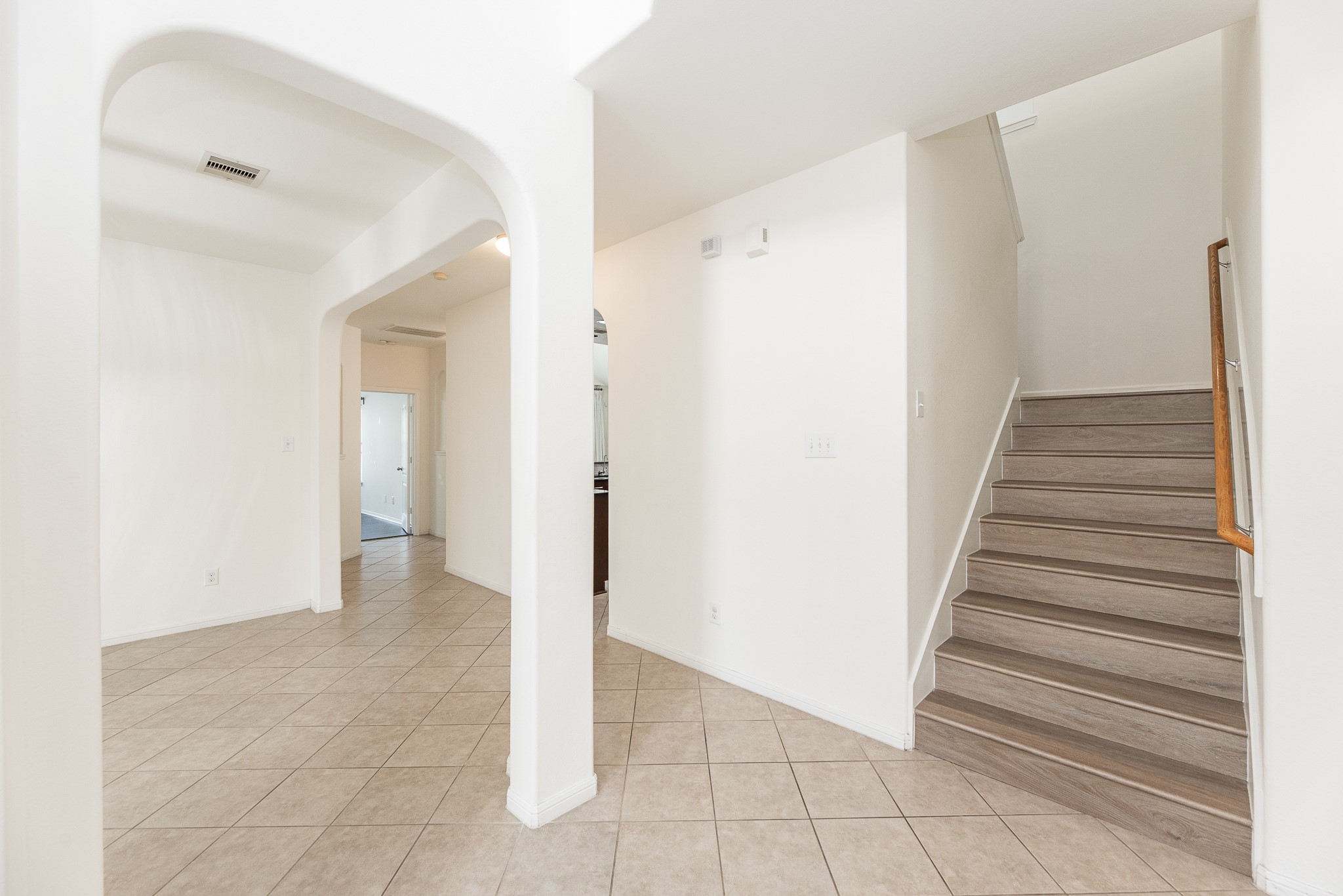 25951 Ravenside Drive Property Photo 7