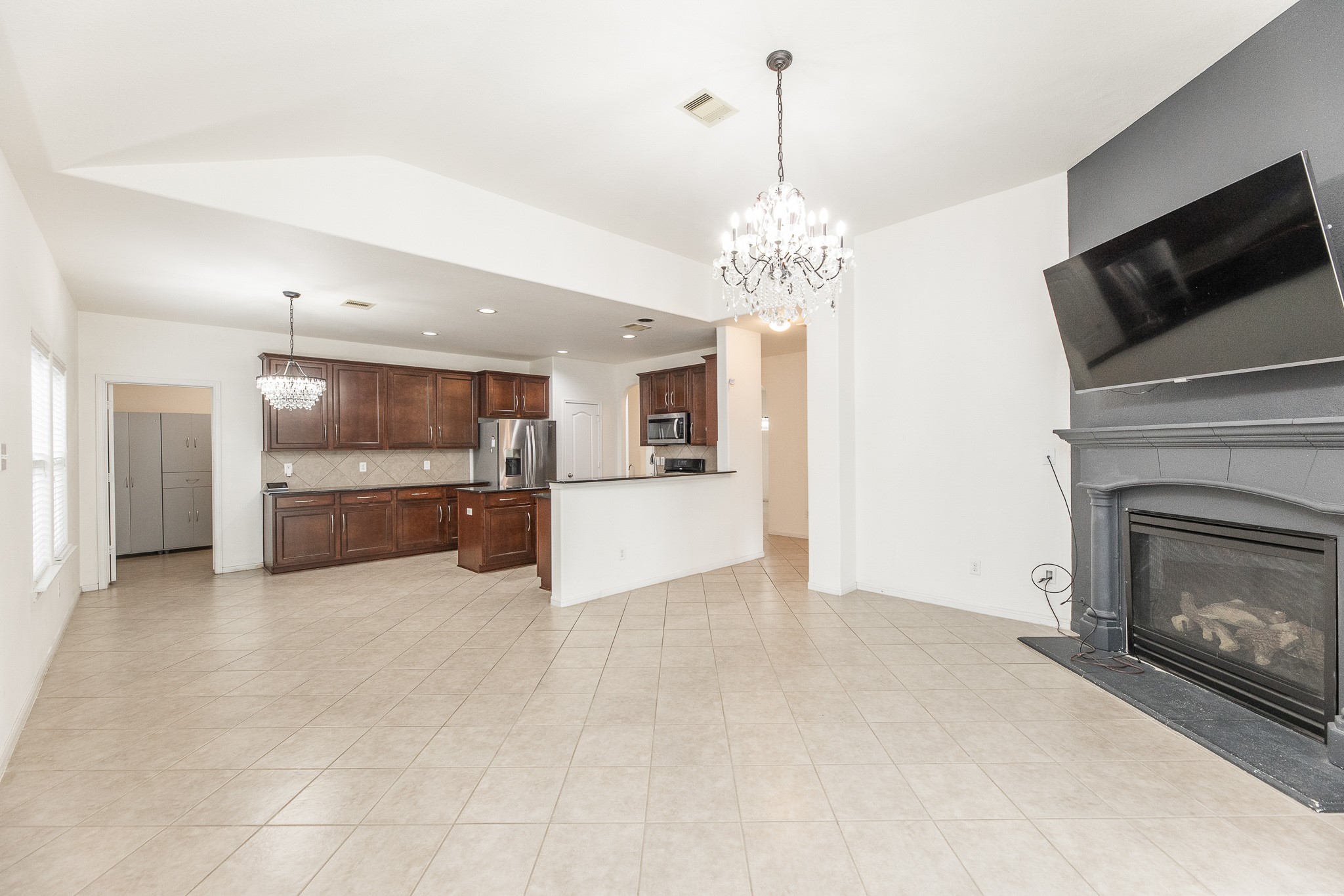 25951 Ravenside Drive Property Photo 14
