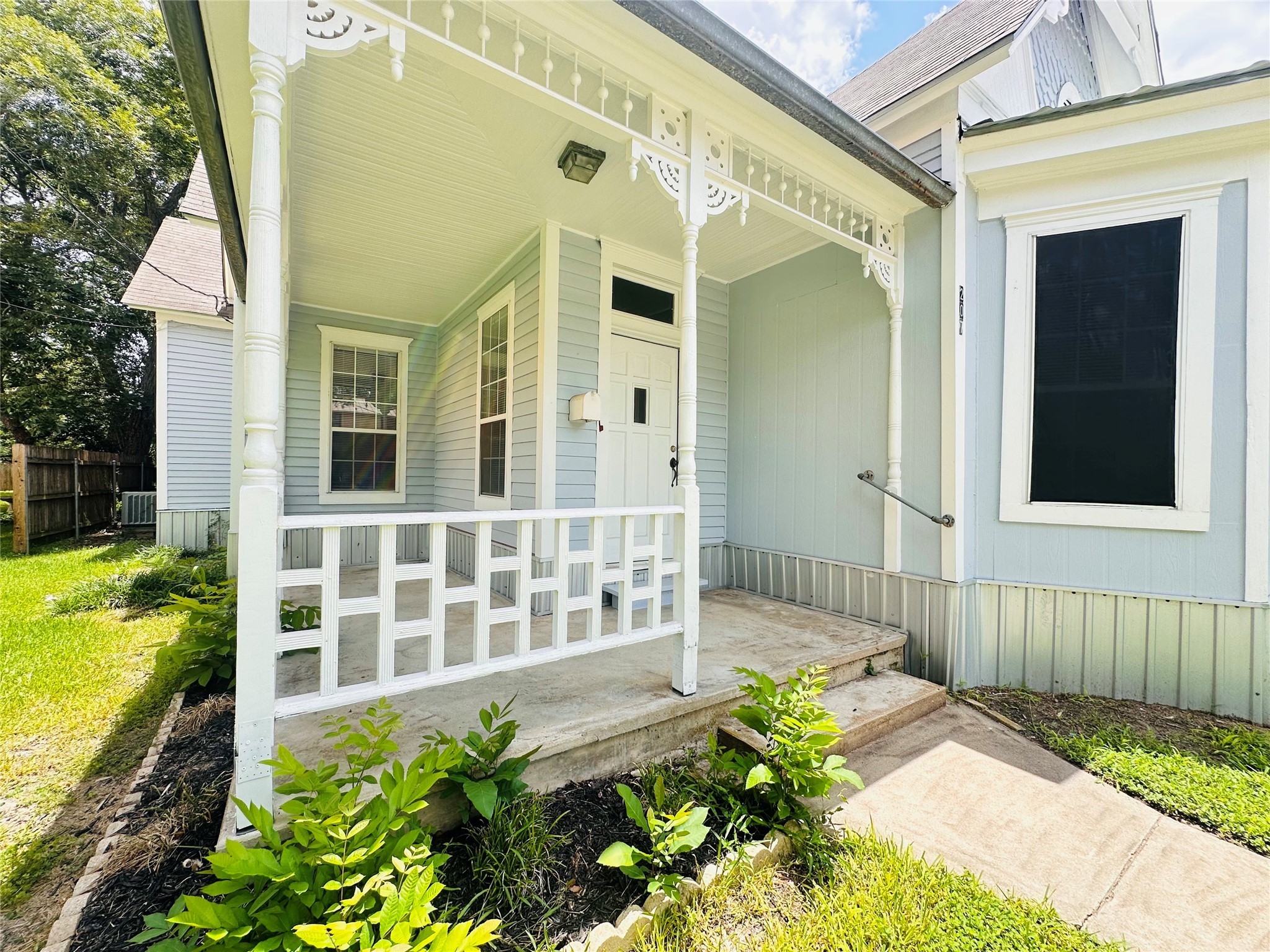 207 Schrimsher Street Property Photo 4
