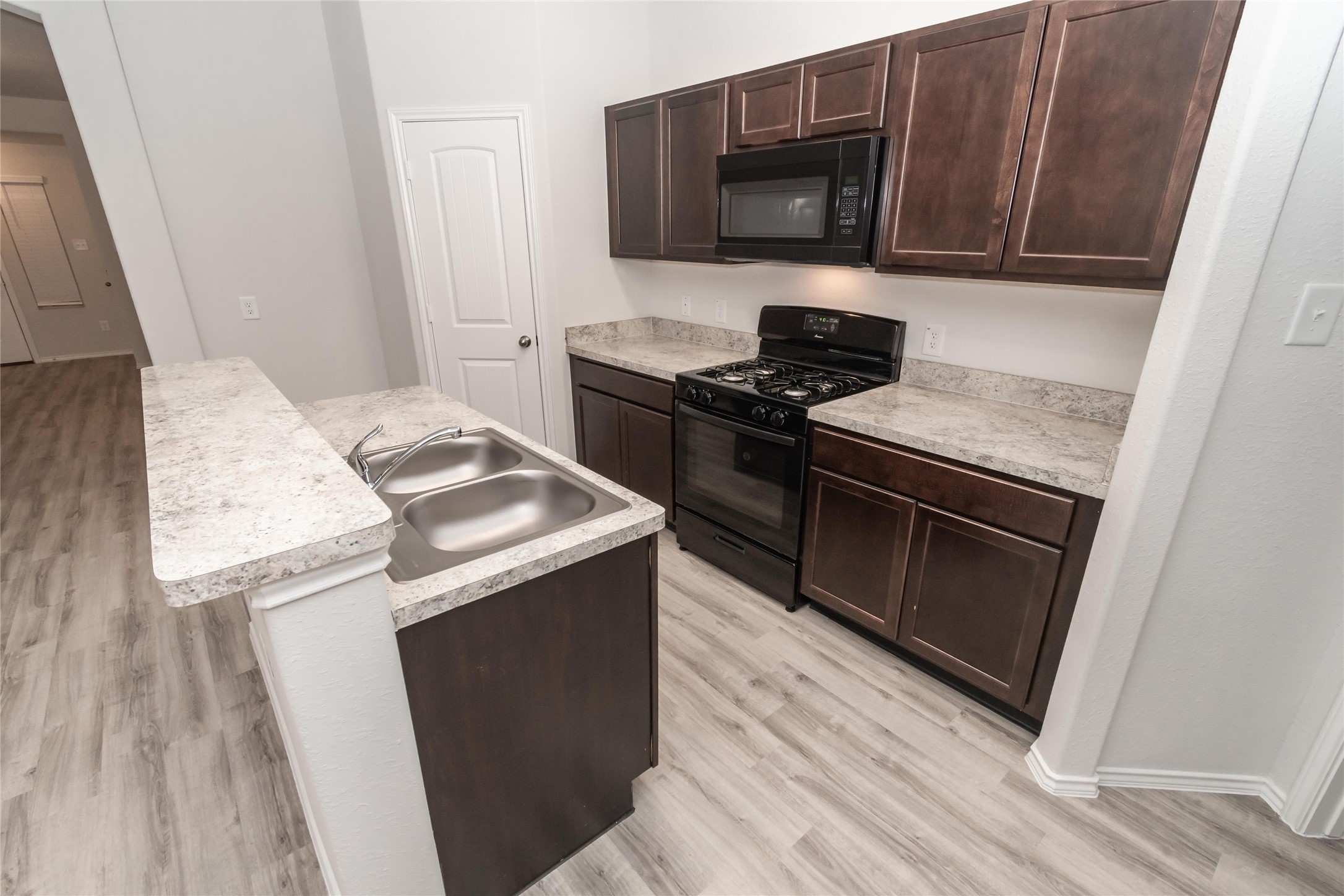 24414 Borelli Drive Property Photo 3
