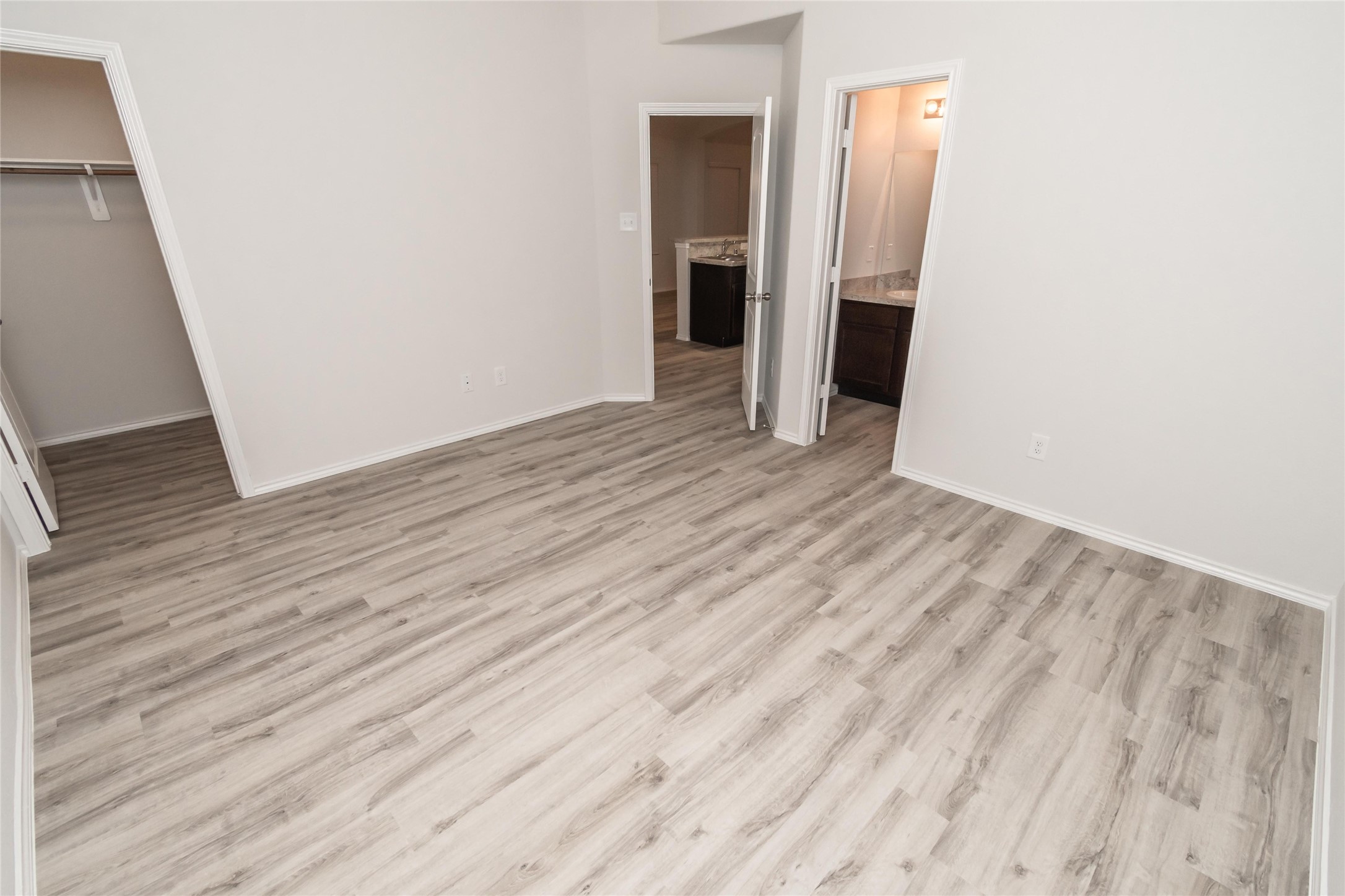 24414 Borelli Drive Property Photo 7