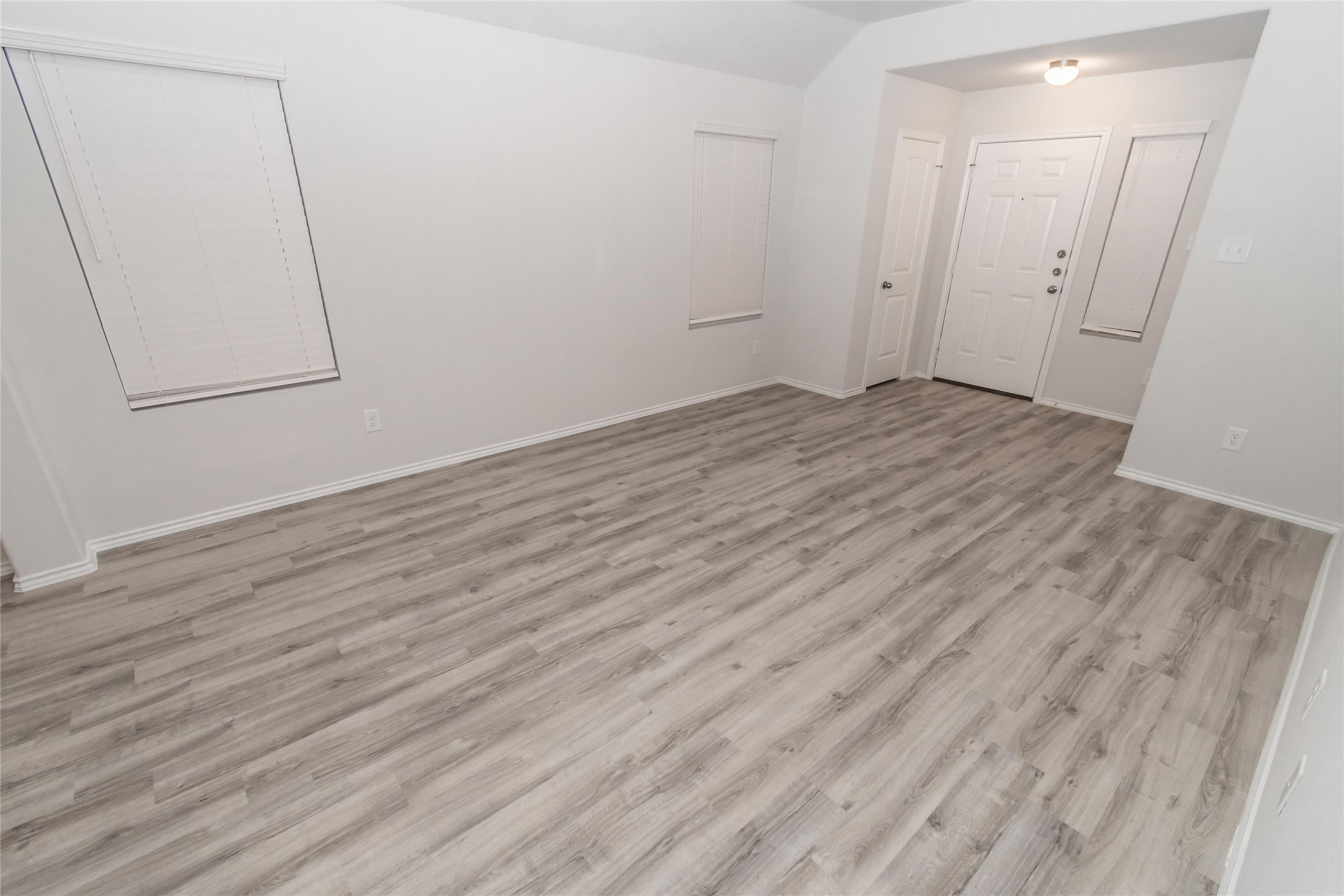 24414 Borelli Drive Property Photo 8