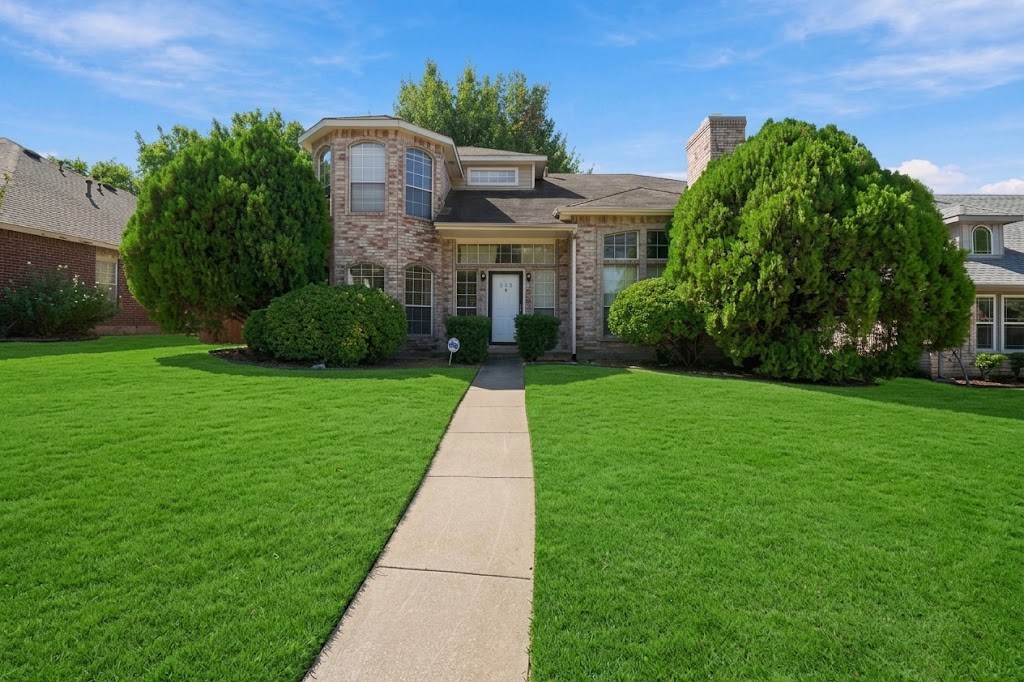 828 Twin Creek Drive
