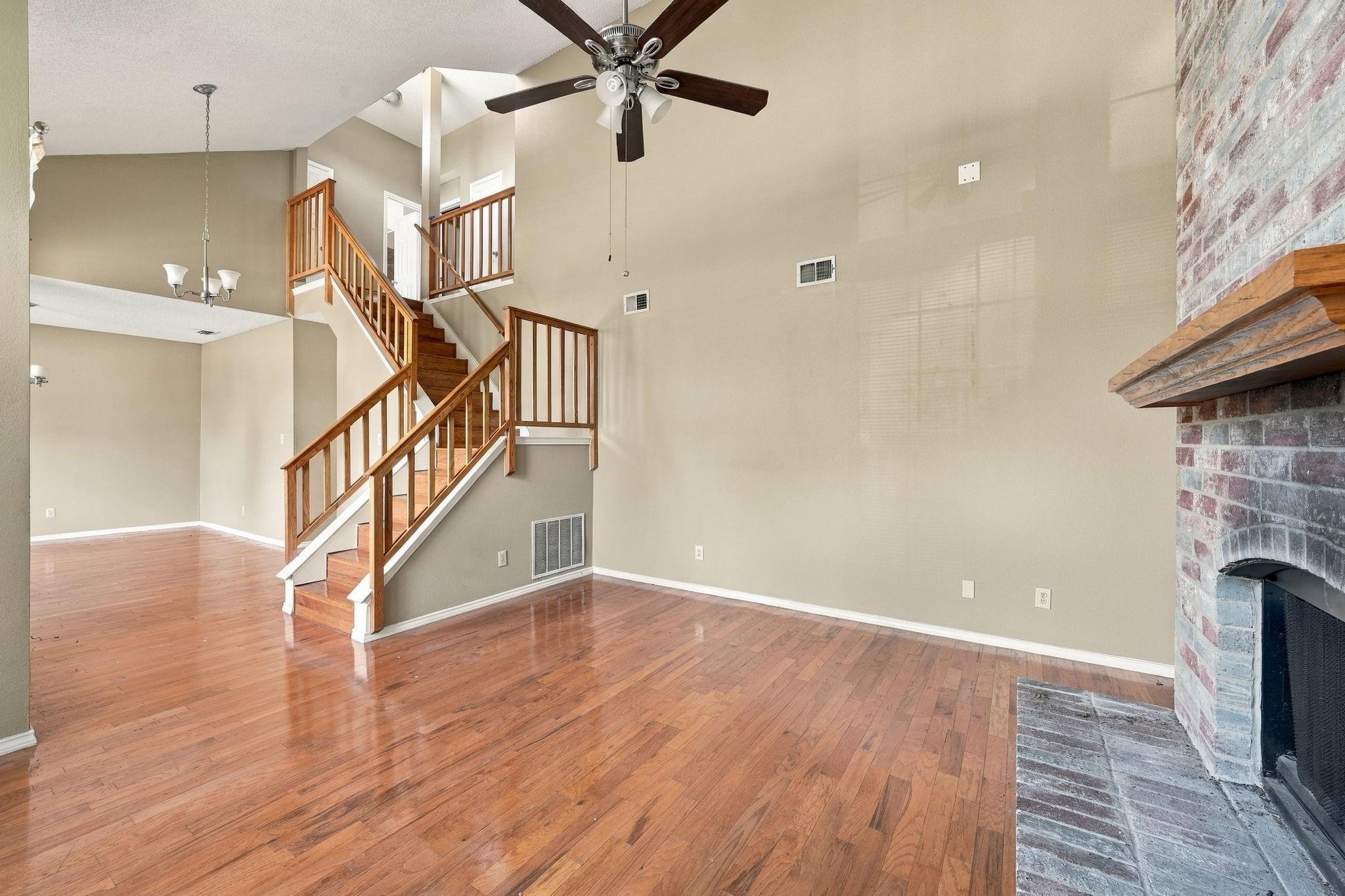 828 Twin Creek Drive Property Photo 6