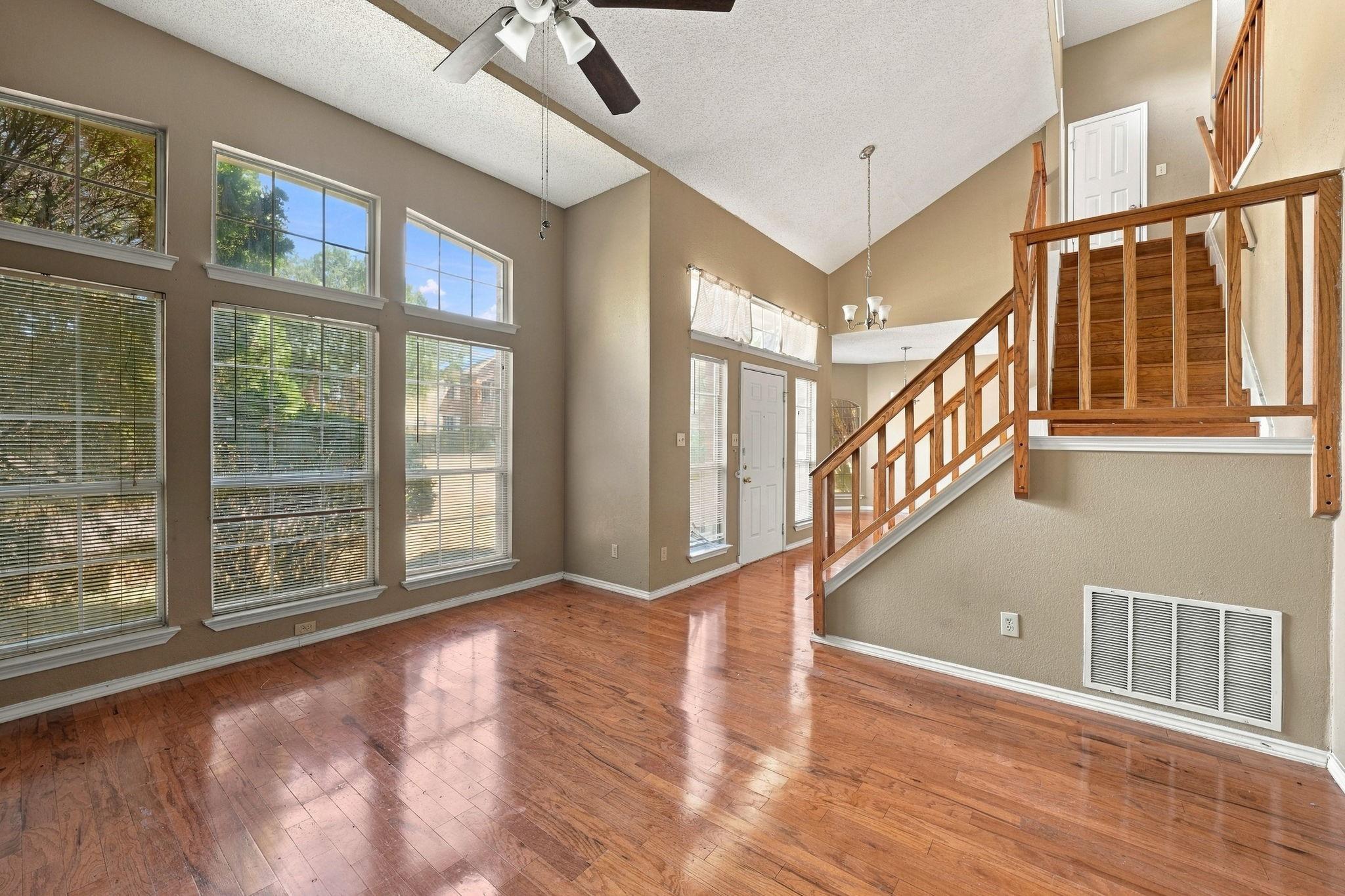 828 Twin Creek Drive Property Photo 7