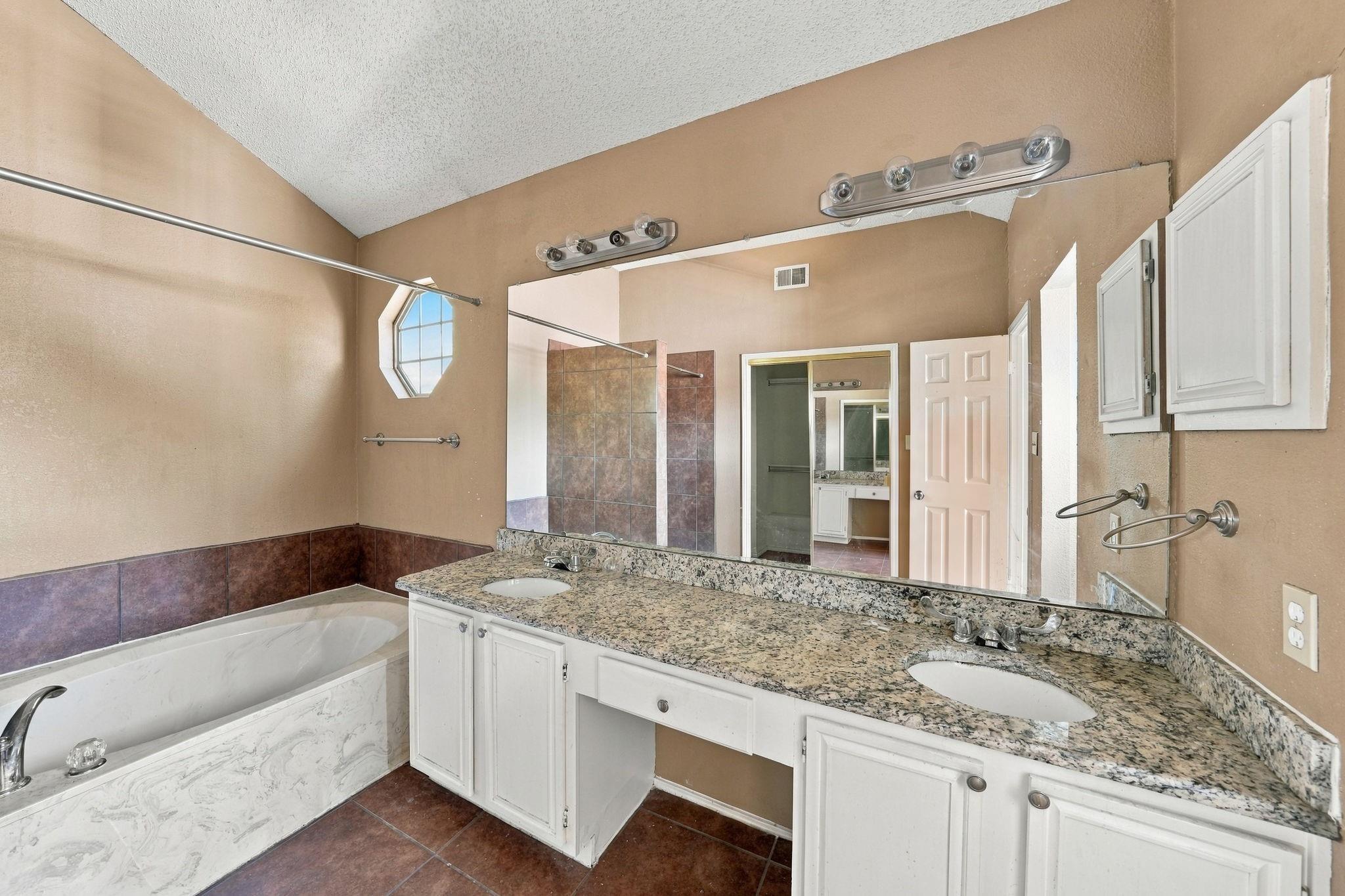 828 Twin Creek Drive Property Photo 8
