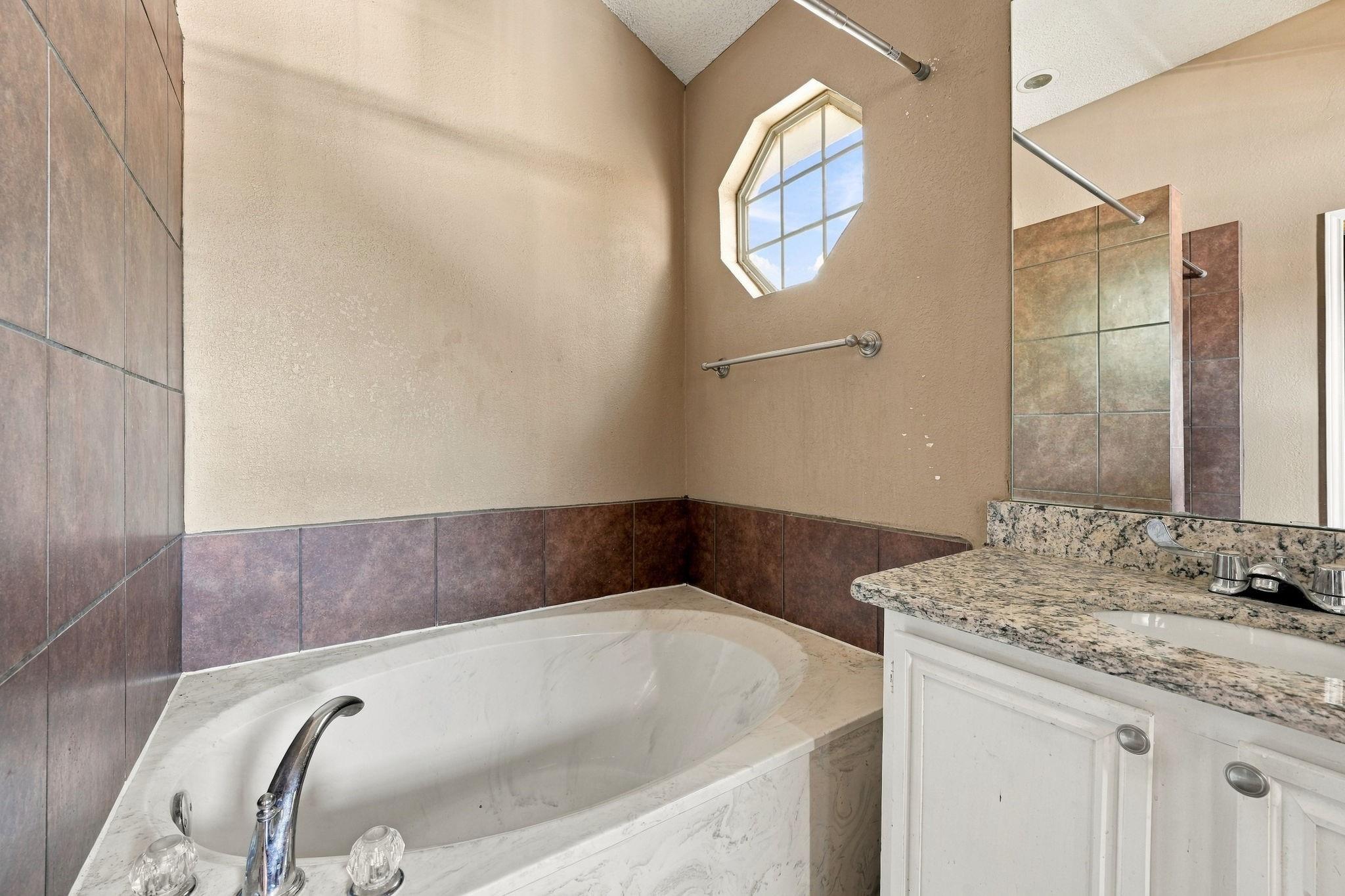 828 Twin Creek Drive Property Photo 9