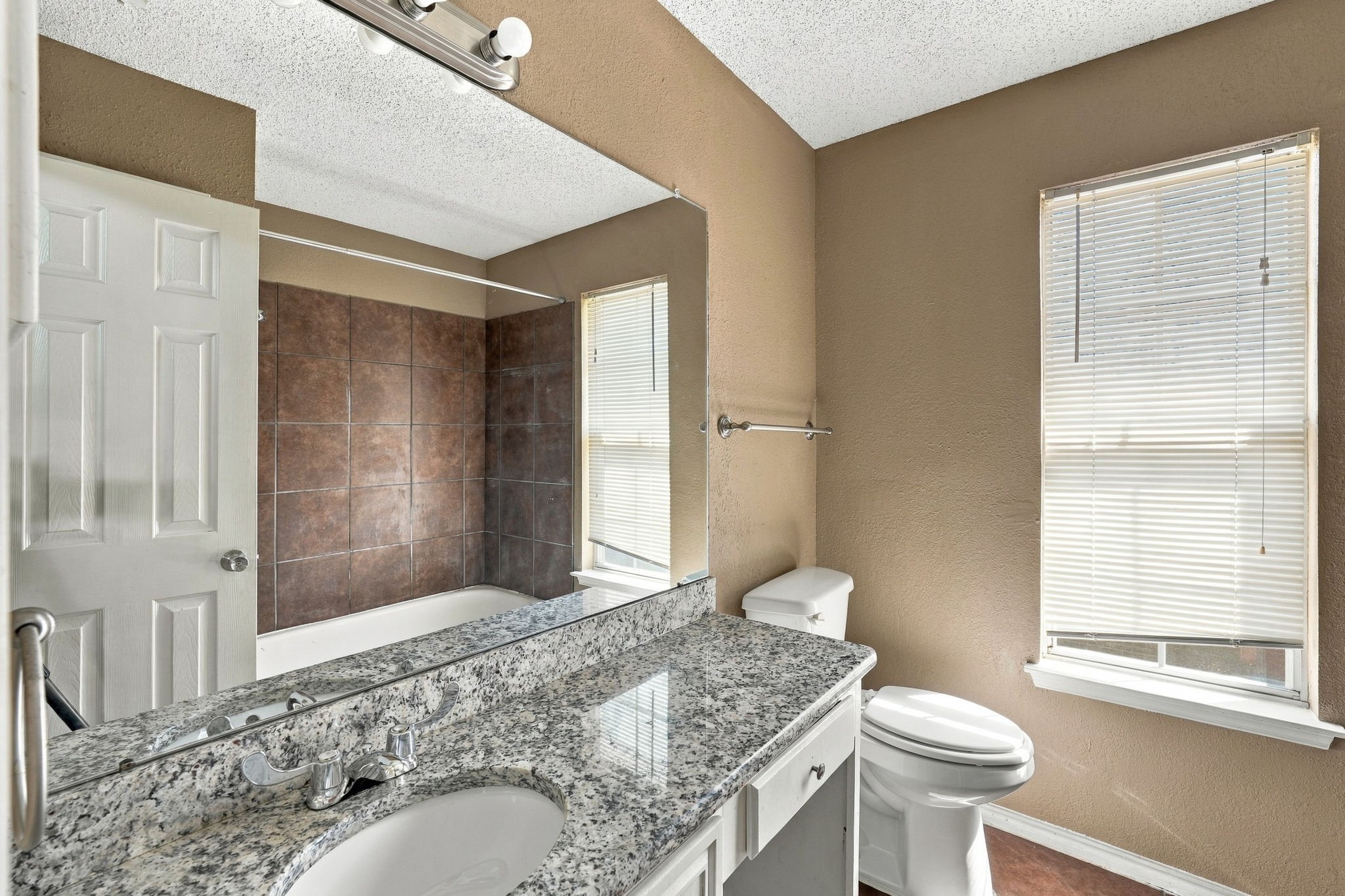 828 Twin Creek Drive Property Photo 10