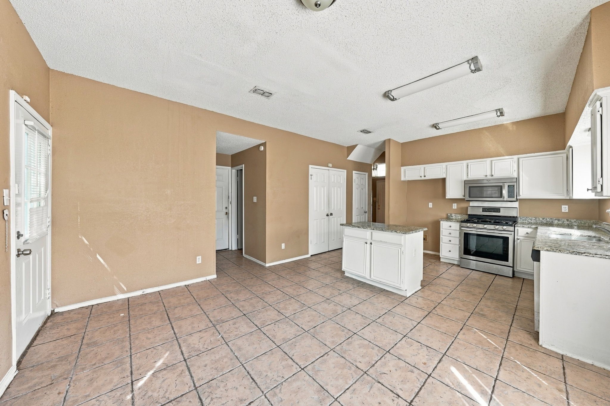 828 Twin Creek Drive Property Photo 12
