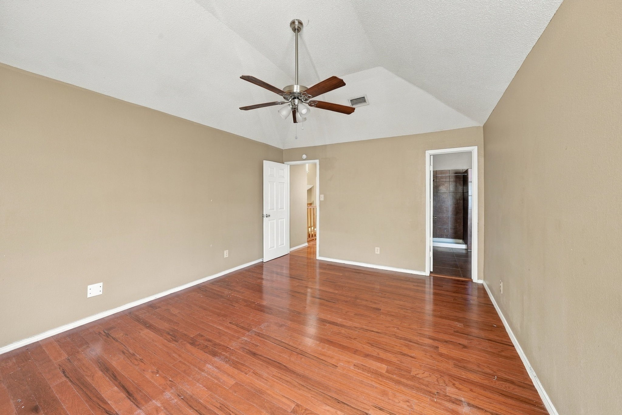 828 Twin Creek Drive Property Photo 17