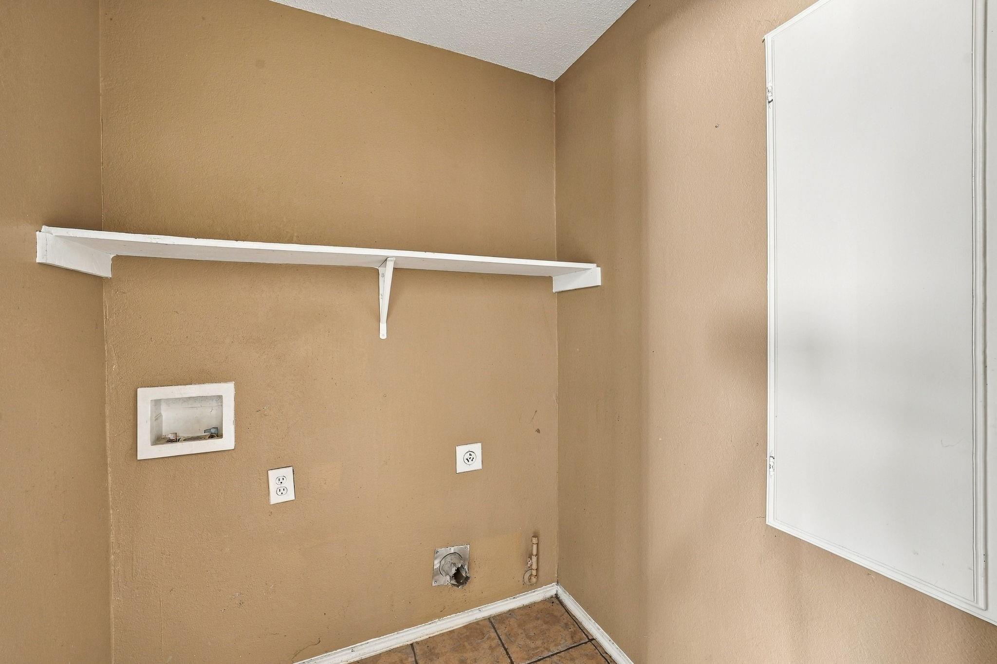 828 Twin Creek Drive Property Photo 18