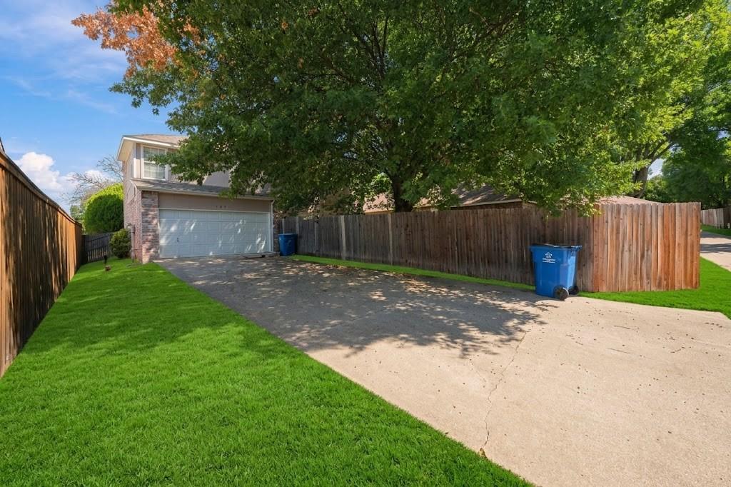 828 Twin Creek Drive Property Photo 20