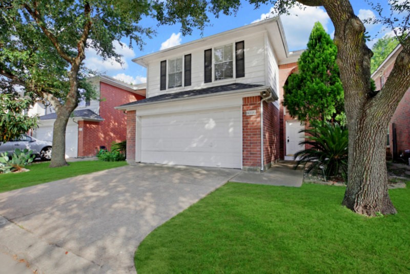 8016 Golf Green Circle Property Photo 2