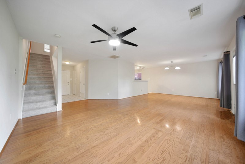 8016 Golf Green Circle Property Photo 3