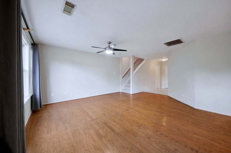 8016 Golf Green Circle Property Photo 5