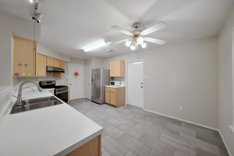 8016 Golf Green Circle Property Photo 7