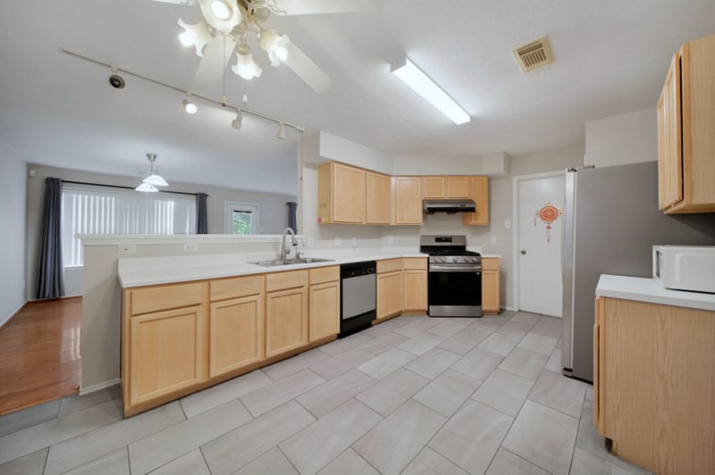 8016 Golf Green Circle Property Photo 8