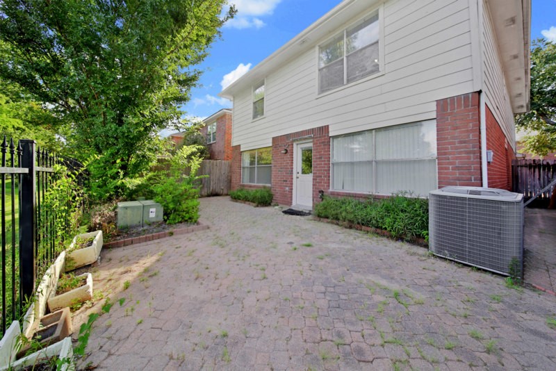 8016 Golf Green Circle Property Photo 19