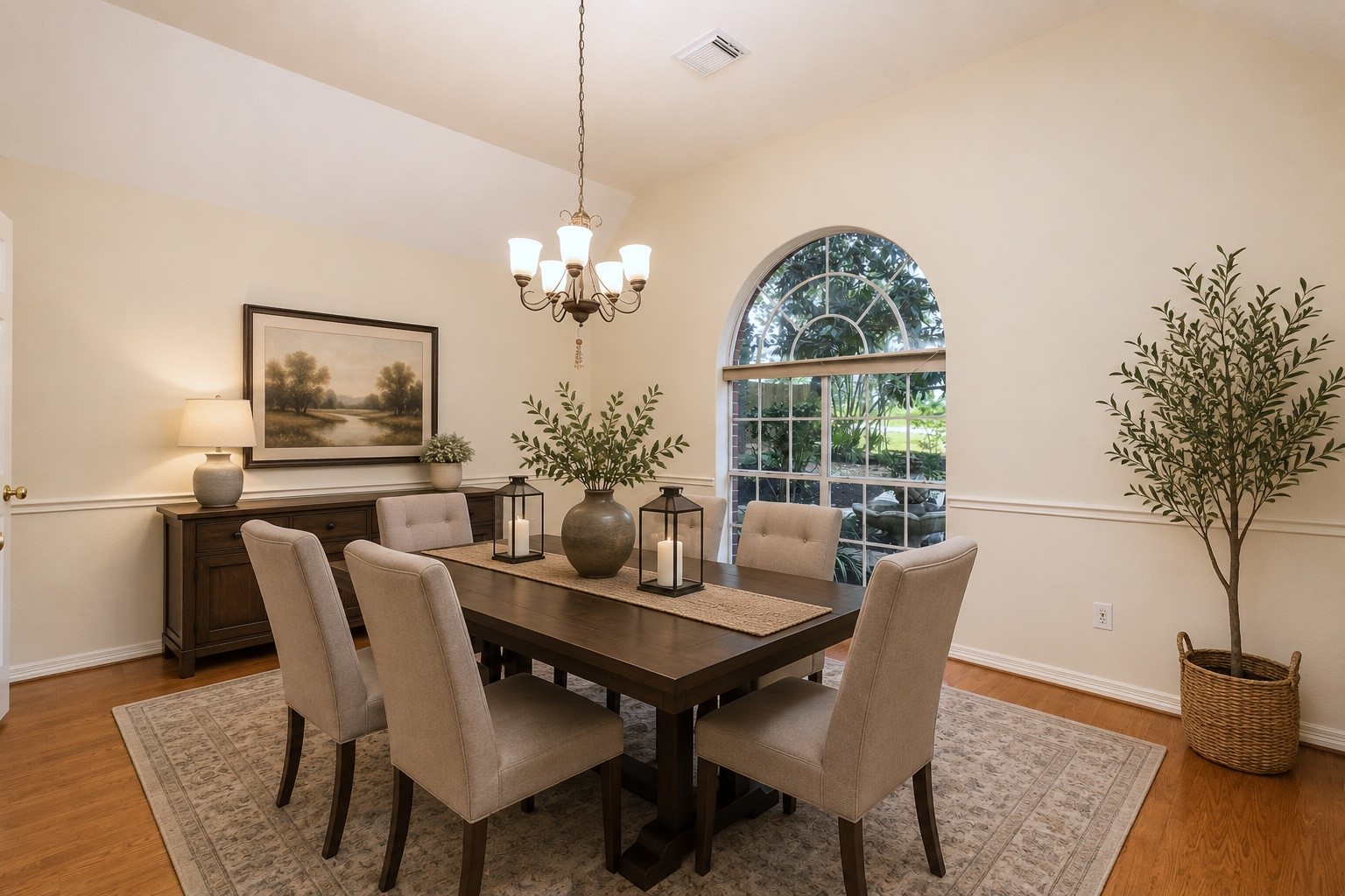 2103 Carriage Run W Property Photo 7