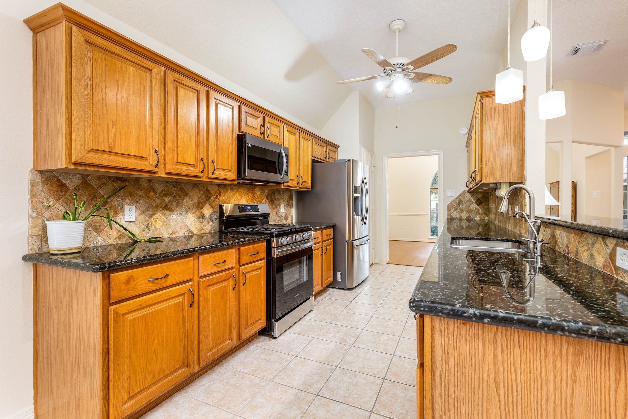 2103 Carriage Run W Property Photo 9