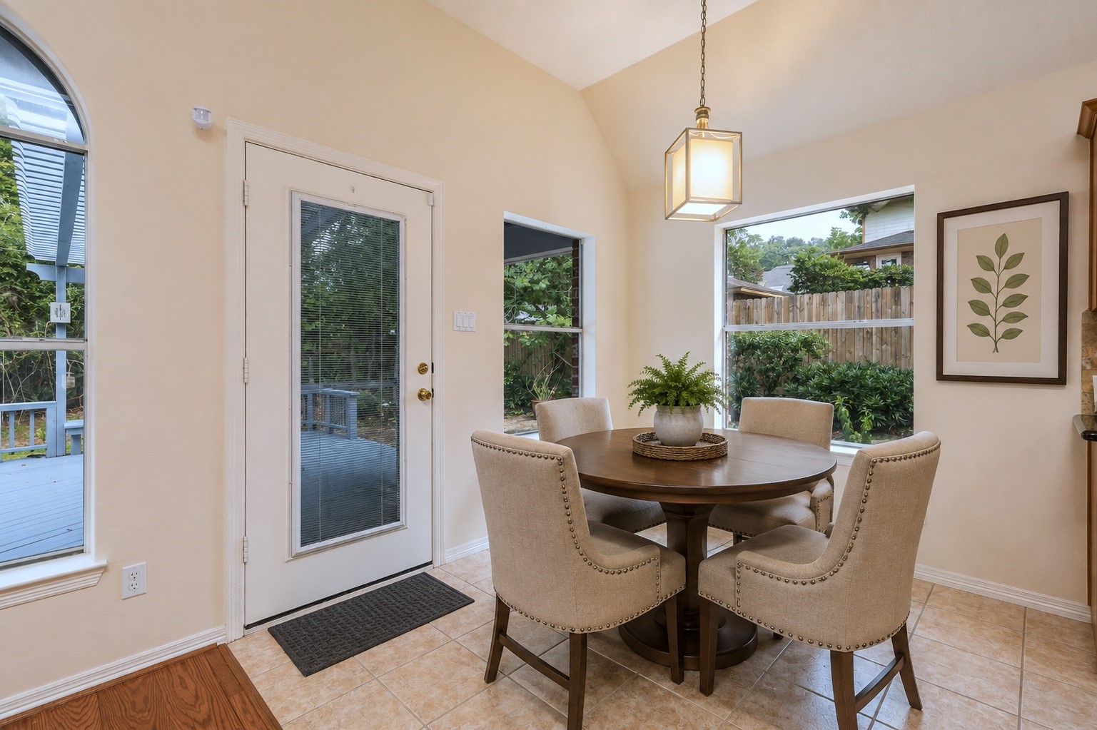 2103 Carriage Run W Property Photo 11