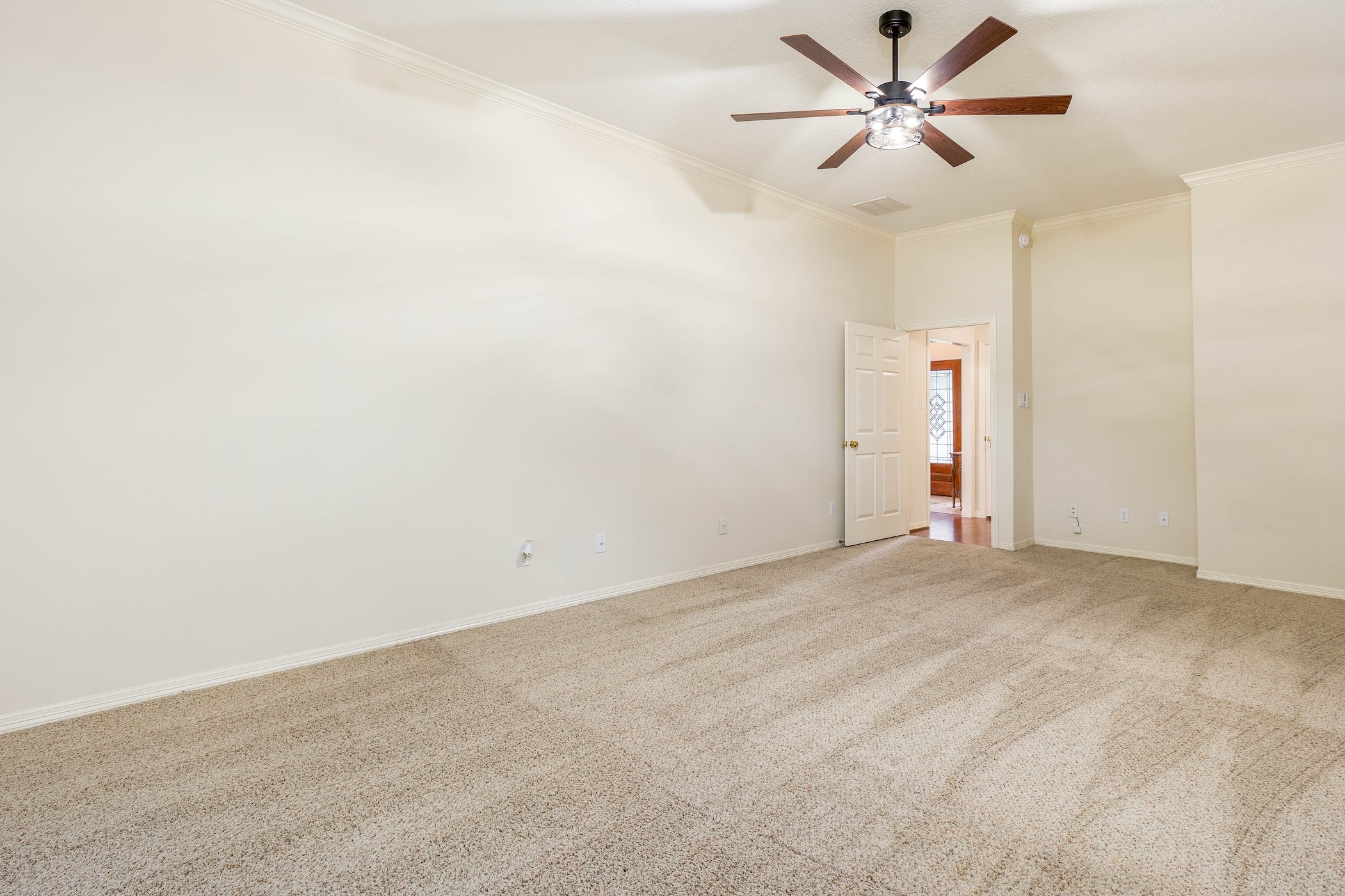 2103 Carriage Run W Property Photo 13
