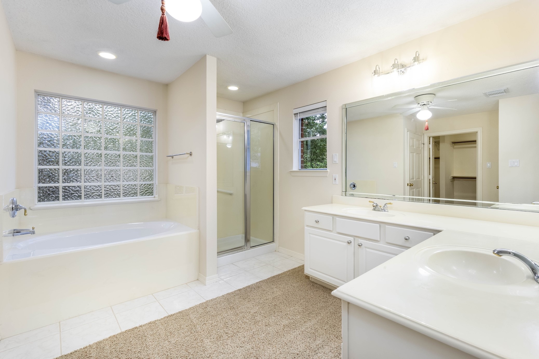 2103 Carriage Run W Property Photo 14