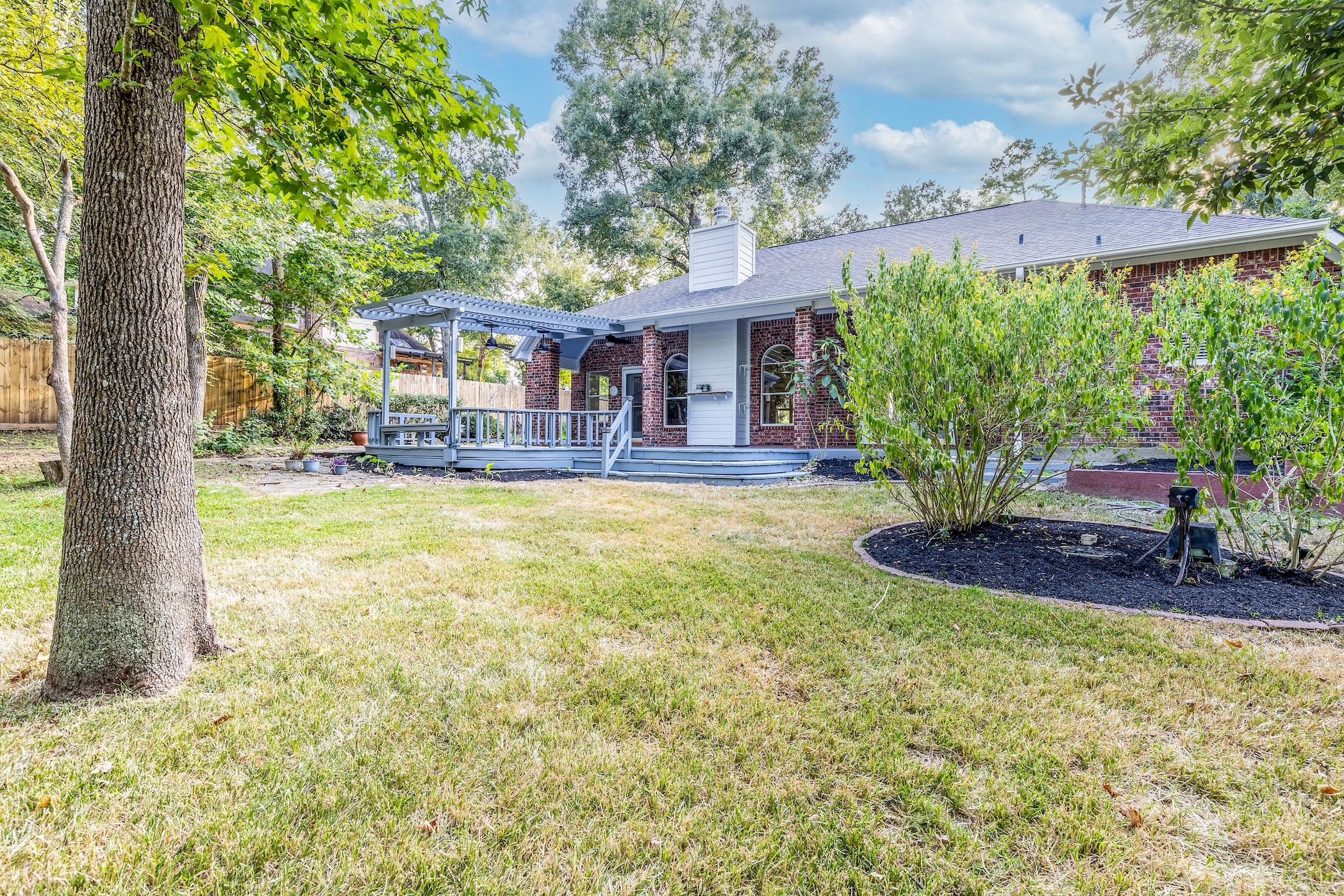 2103 Carriage Run W Property Photo 28