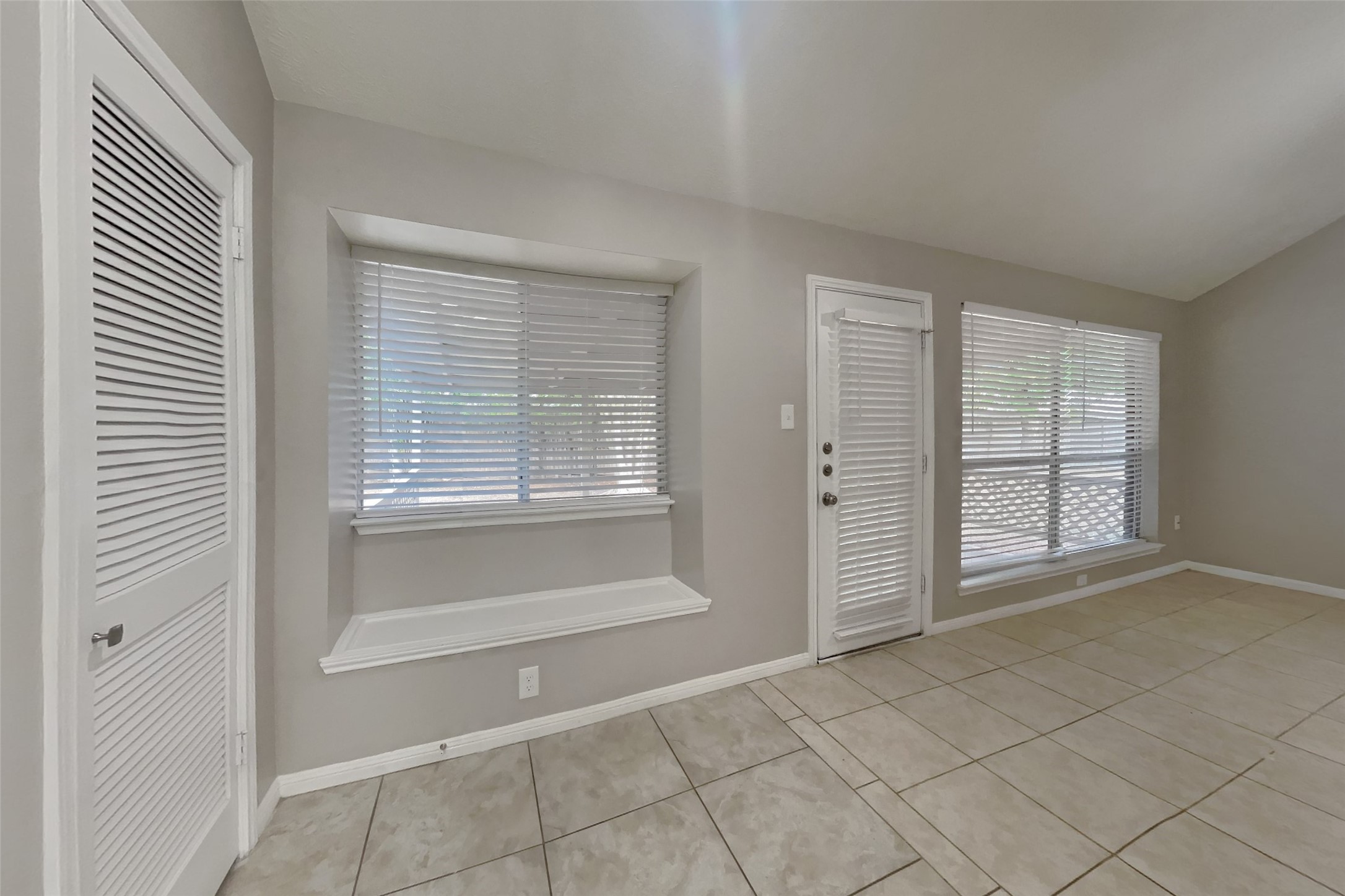 17402 Eastwood Circle Property Photo 6