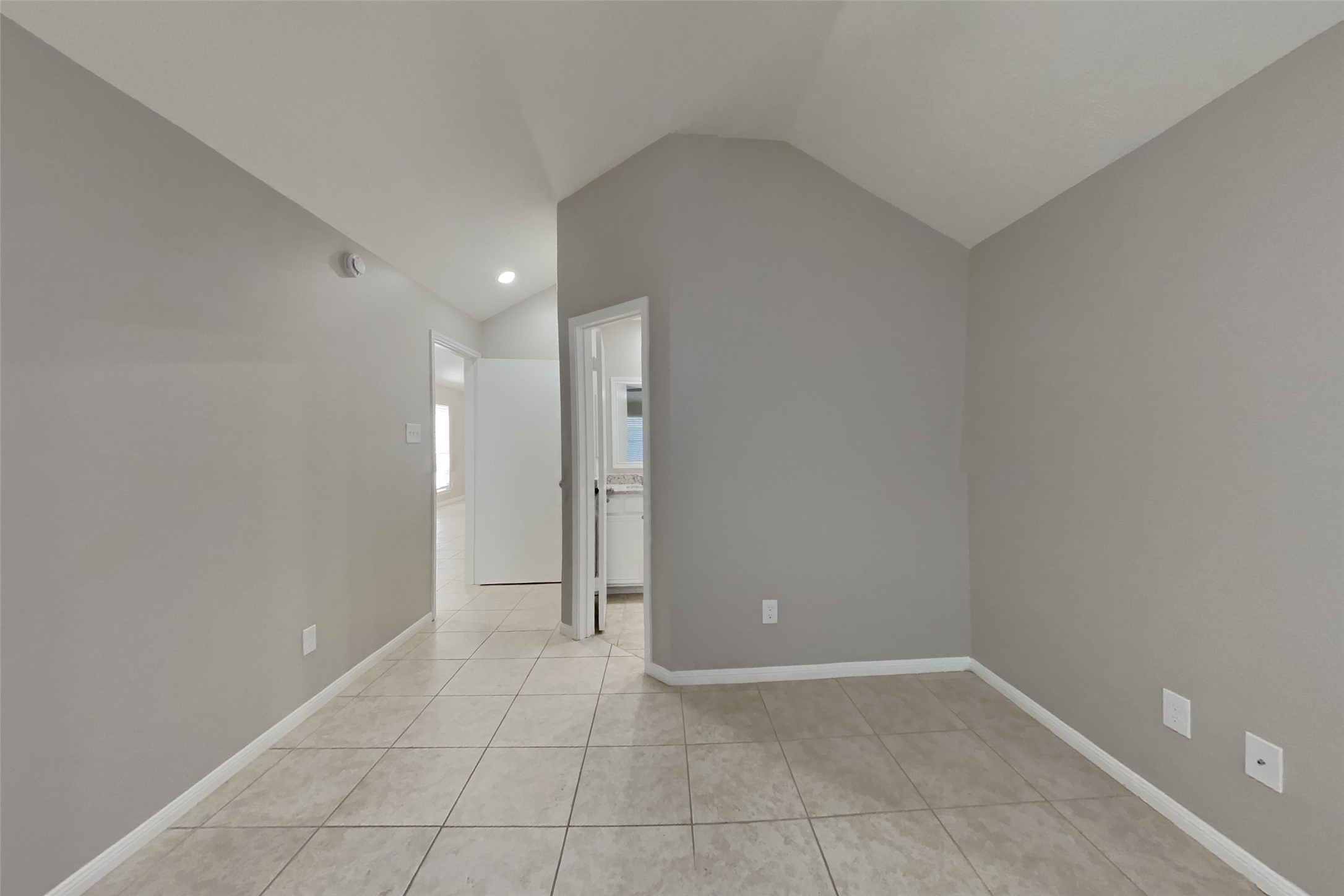17402 Eastwood Circle Property Photo 8