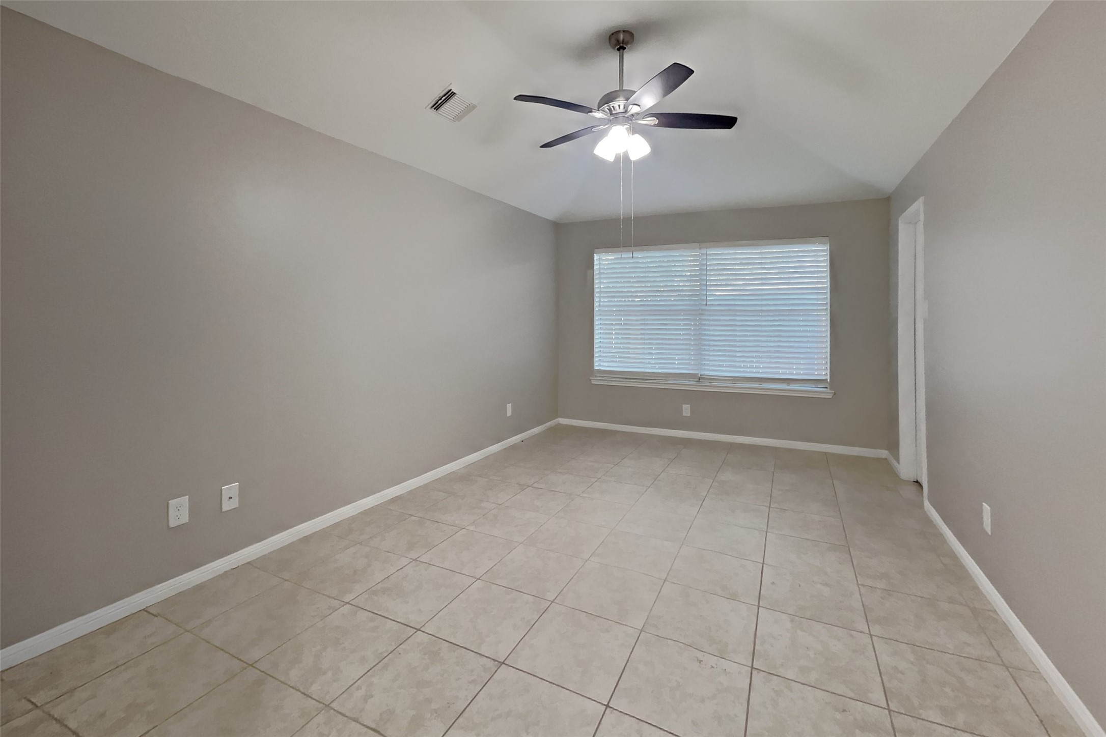 17402 Eastwood Circle Property Photo 9
