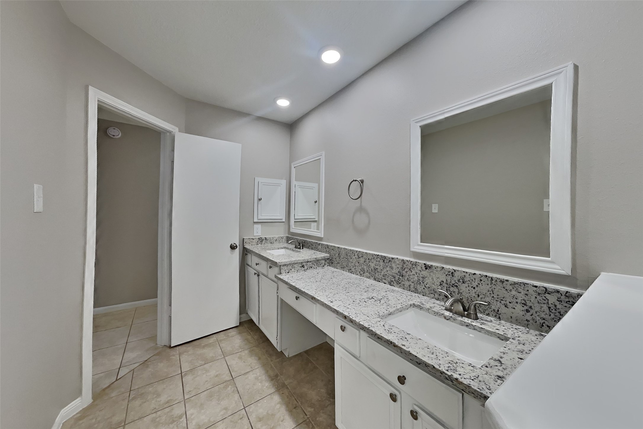 17402 Eastwood Circle Property Photo 10