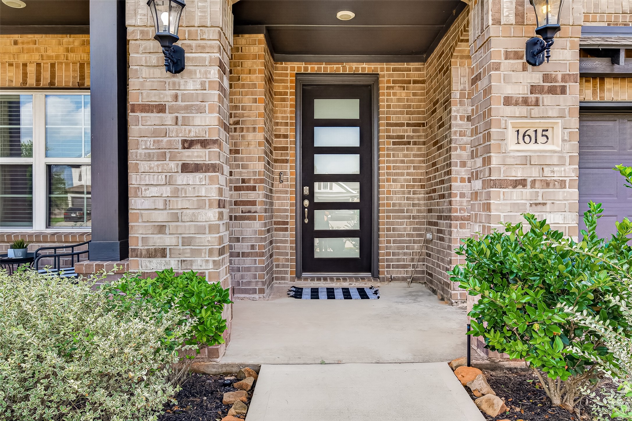 1615 Rosedale Drive Property Photo 3