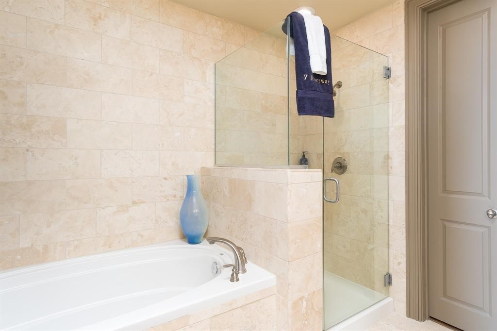 7 Riverway 1411 Property Photo 5