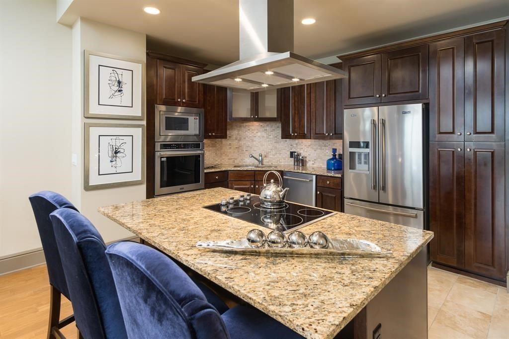 7 Riverway 1411 Property Photo 11