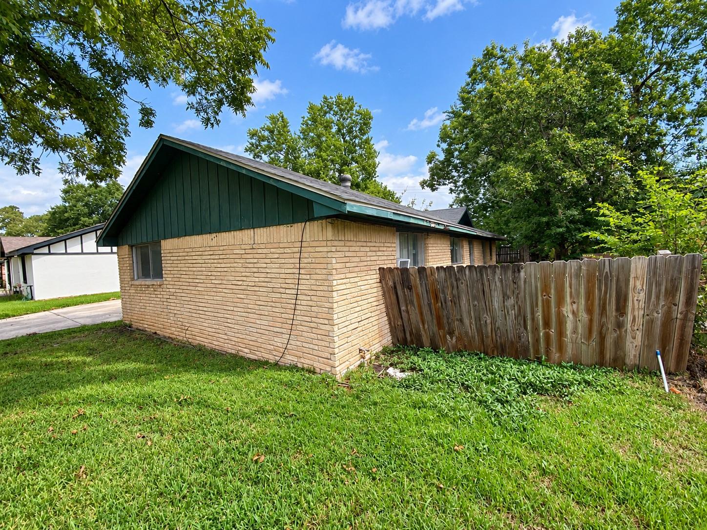 5400 Hemlock Drive, Baytown Tx 77521 Property Photo 4